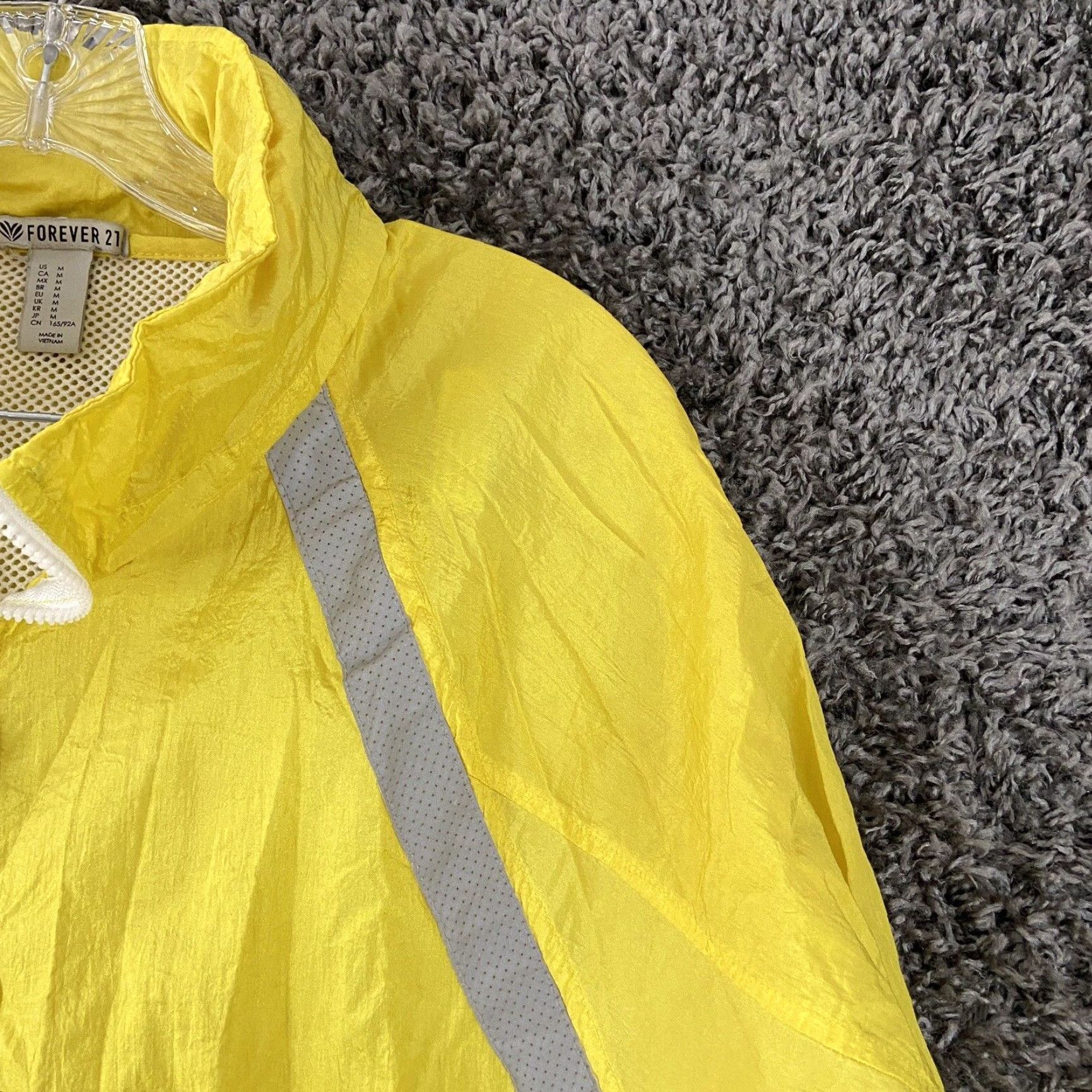 Forever 21 FOREVER 21 Total Sport Windbreaker Jacket Women’s M Yellow Hooded Zip Up Sports Size M / US 6-8 / IT 42-44 - 6 Thumbnail