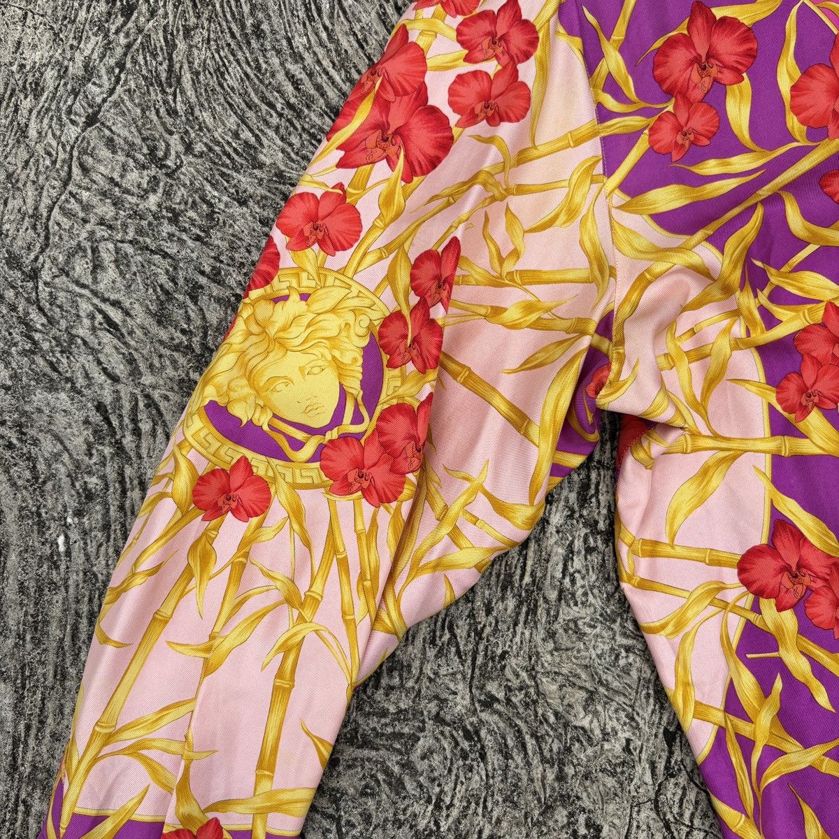 Versace Vintage Versace medusa silk button shirt Size US M / EU 48-50 / 2 - 3 Thumbnail