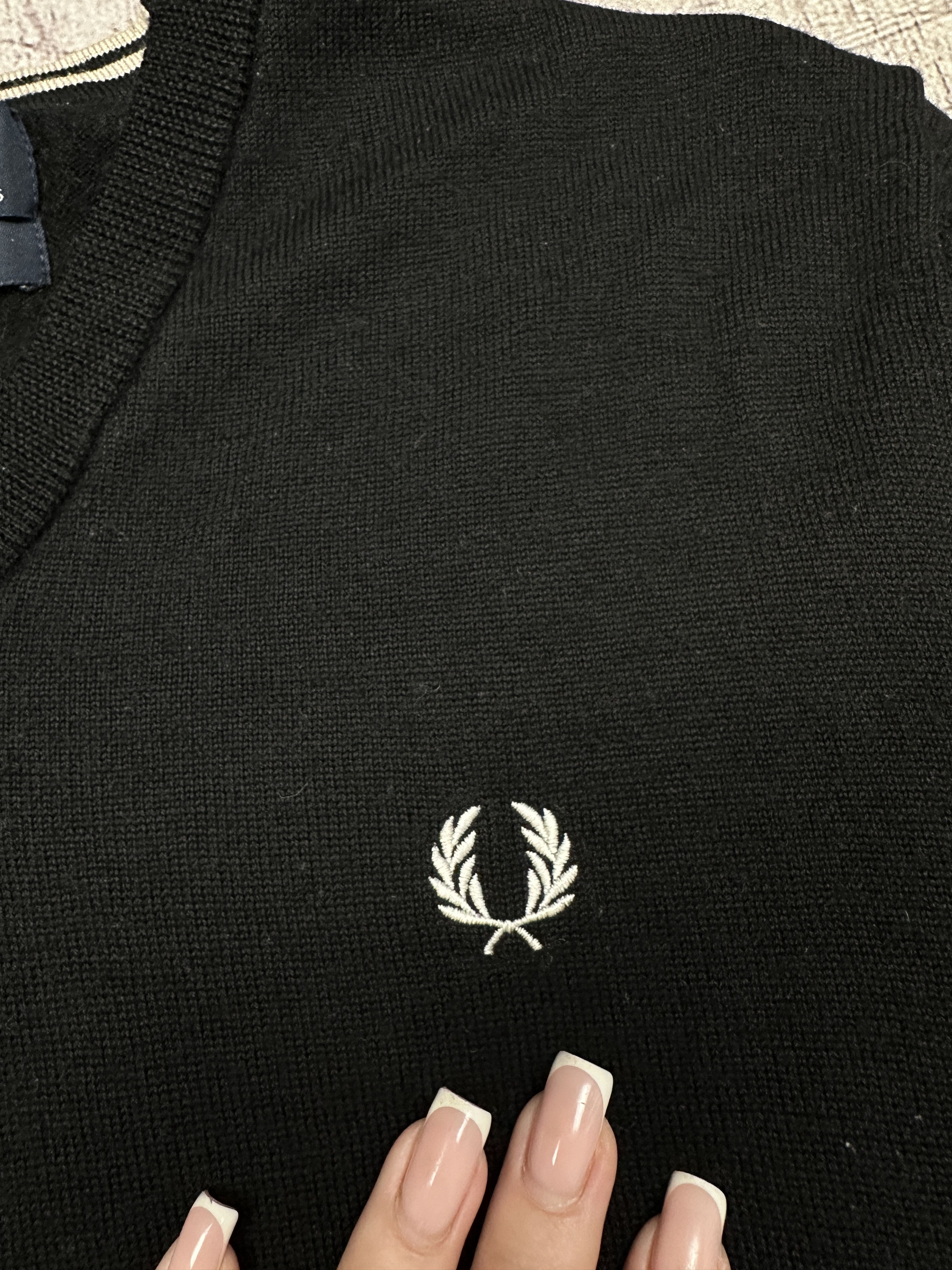 Fred Perry Fred Perry Mens Merino Wool Knit V-Neck Sweater Size US S / EU 44-46 / 1 - 2 Thumbnail