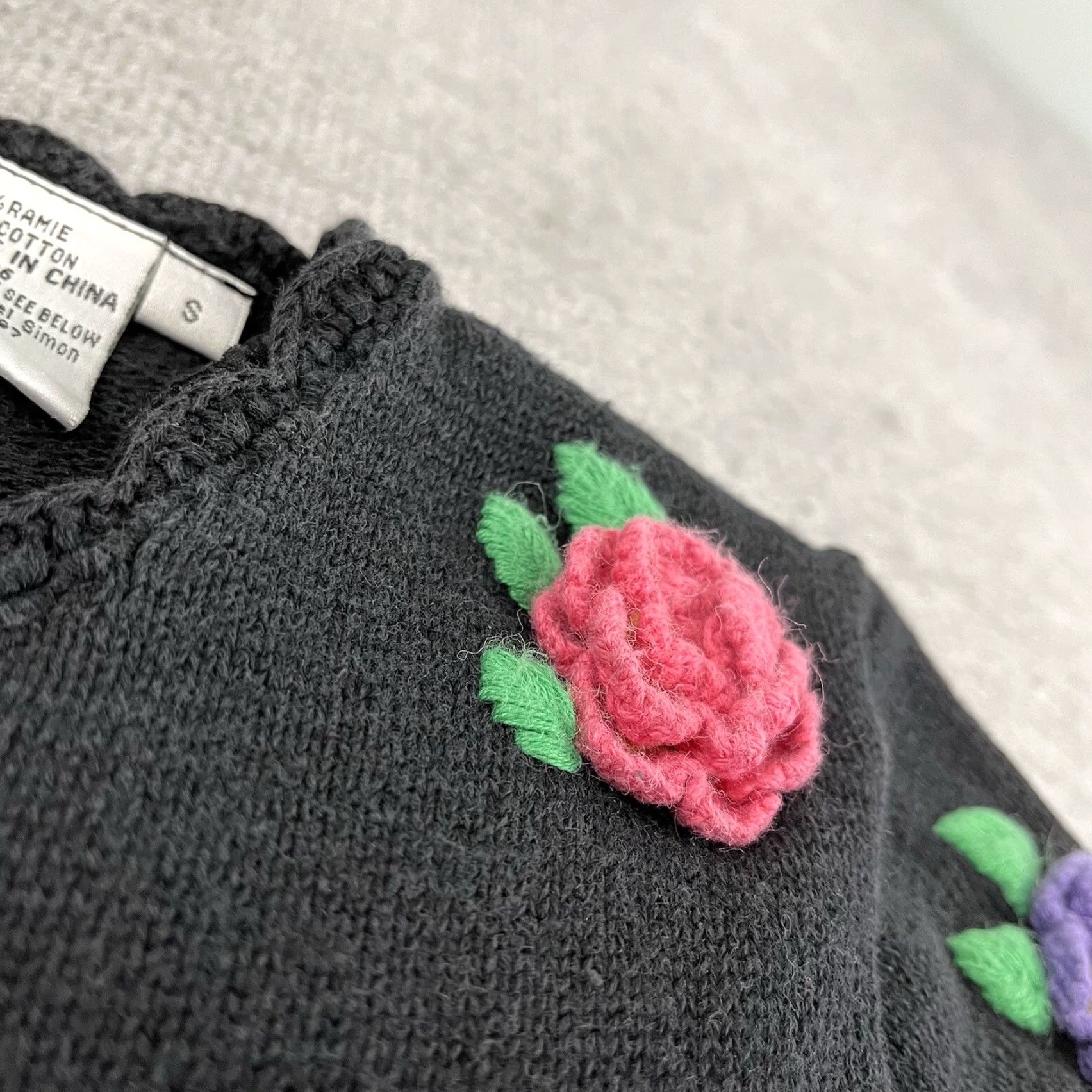 Vintage MICHAEL SIMON Black Floral Knit Cardigan Women's Small Crochet Sweater 90s Retro Size S / US 4 / IT 40 - 6 Thumbnail
