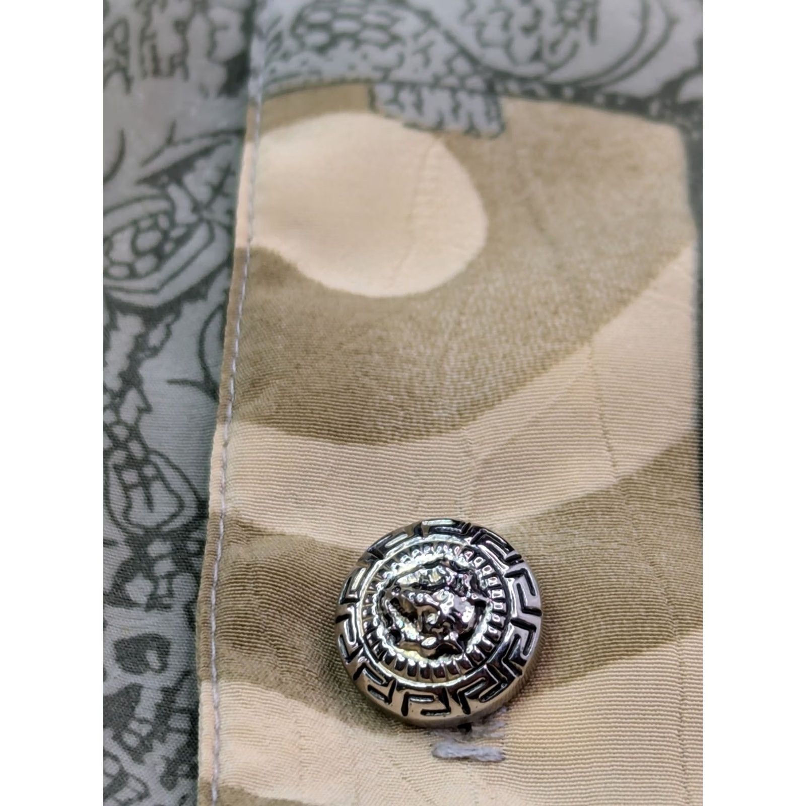 Vintage VINTAGE Paolo Maldini Button-Up Shirt Men L Brown Abstract Paisley Swirls Vines All Over Print Aztec model Designer Retro Photo: 90s-Theme Size US L / EU 52-54 / 3 - 4 Thumbnail
