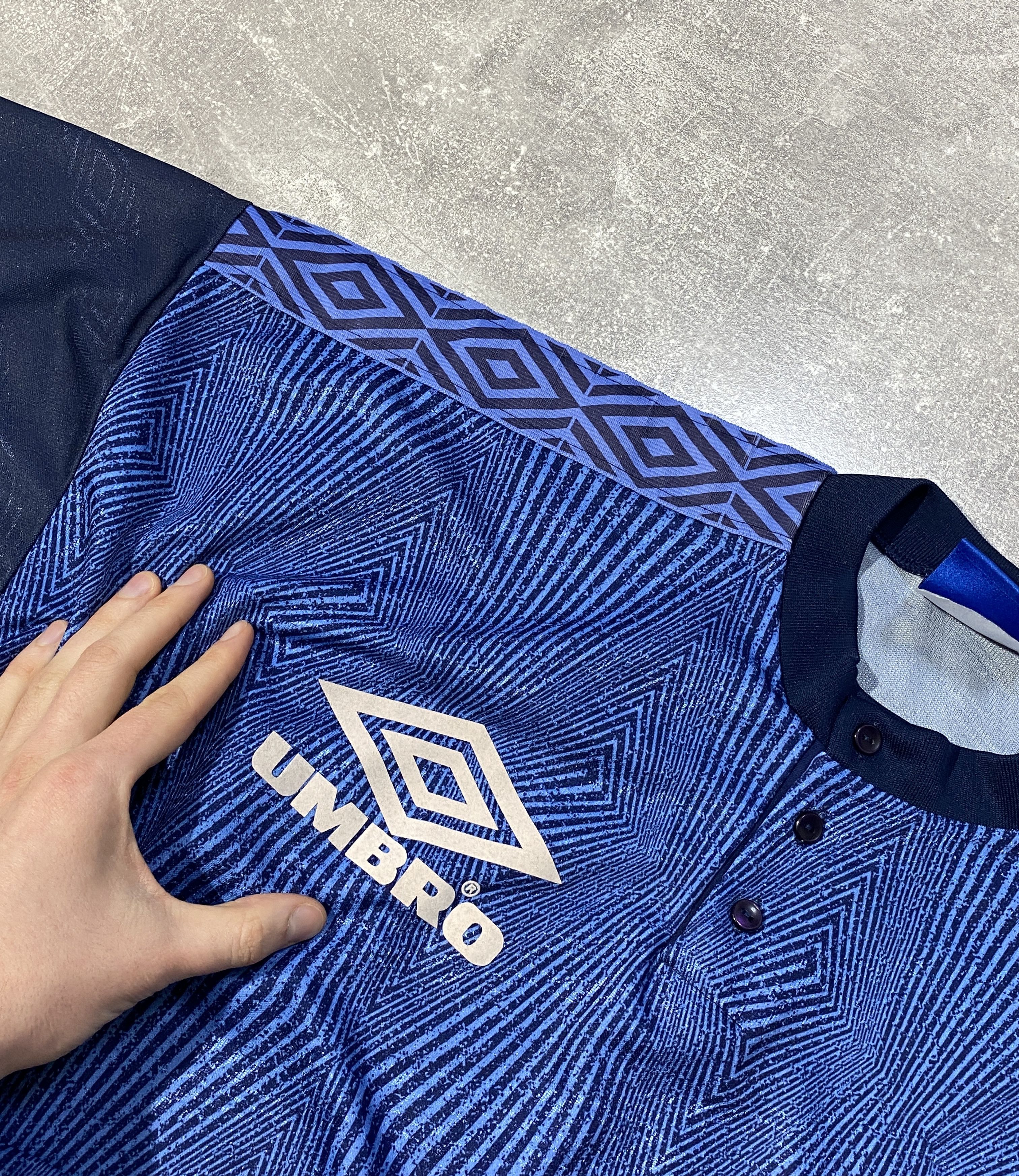Umbro Vintaage 90s UMBRO Center Logo Monogram Soccer Jersey Size US L / EU 52-54 / 3 - 6 Thumbnail