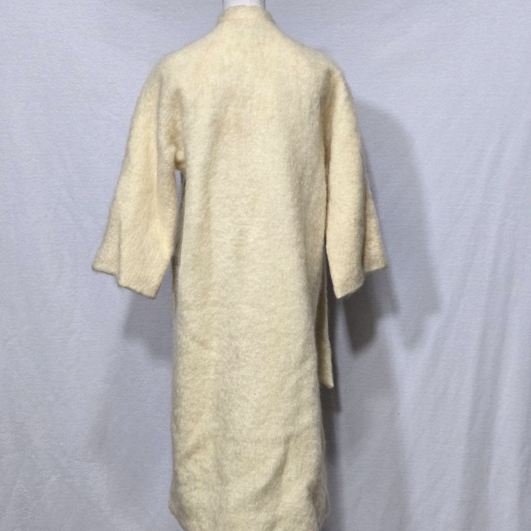 Vintage Emily Wetherby Coat Womens Medium Ivory Fuzzy Boucle Lined Pockets Belted Mid-Length Size M / US 6-8 / IT 42-44 - 5 Thumbnail