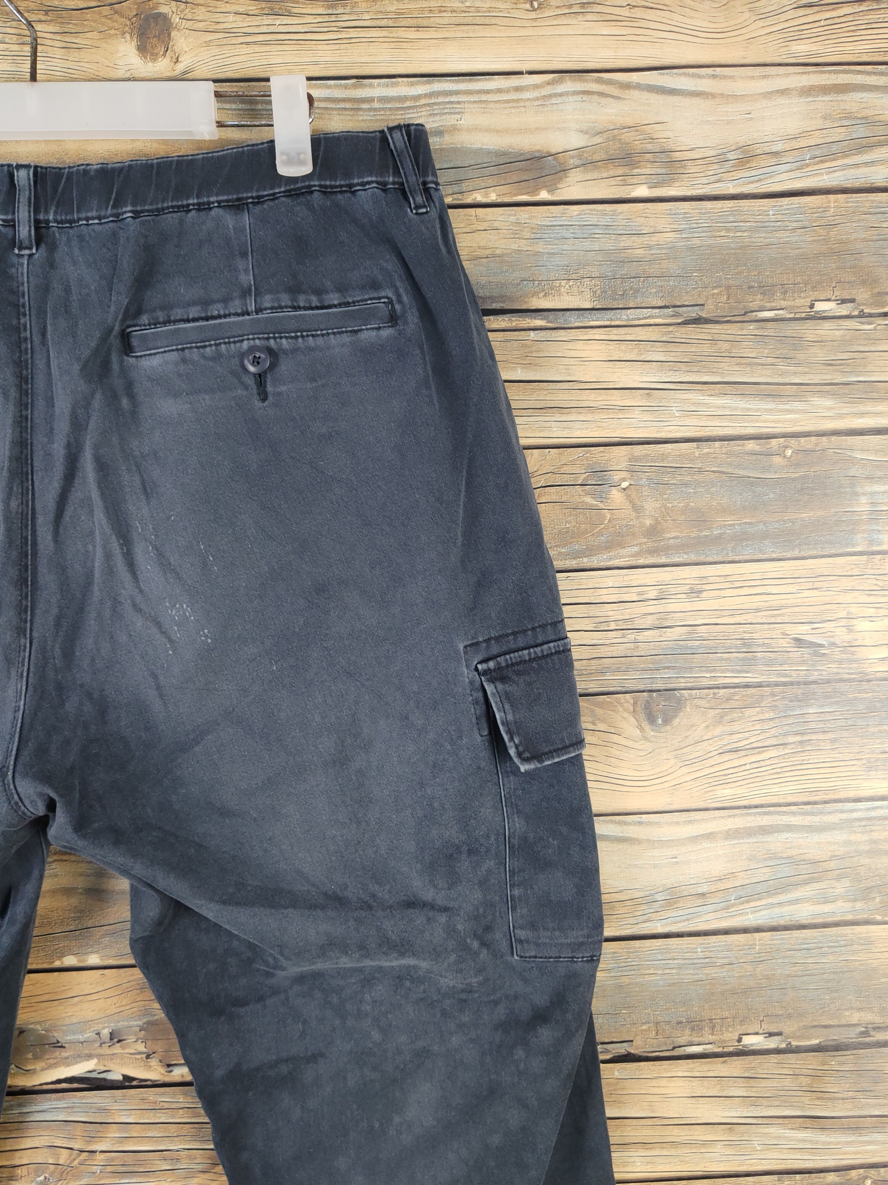 Japanese Brand Uniqlo Black Faded Multipocket Cargo Pants #W2102 Size US 37 - 10 Thumbnail