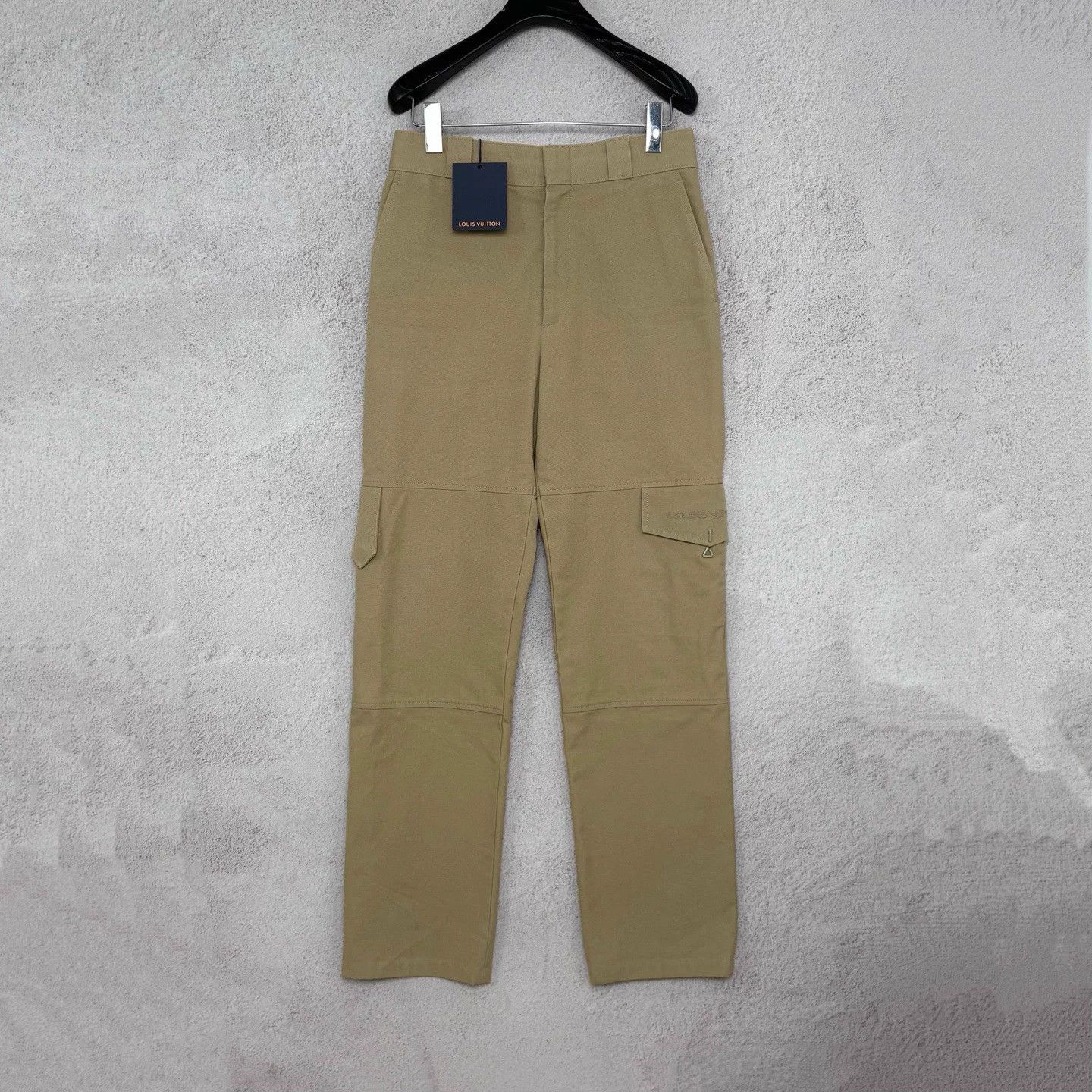 Louis Vuitton LOUIS VUITTON FW22 solid pin-embroidered logo pants Size US 38 / EU 54 - 1 Thumbnail