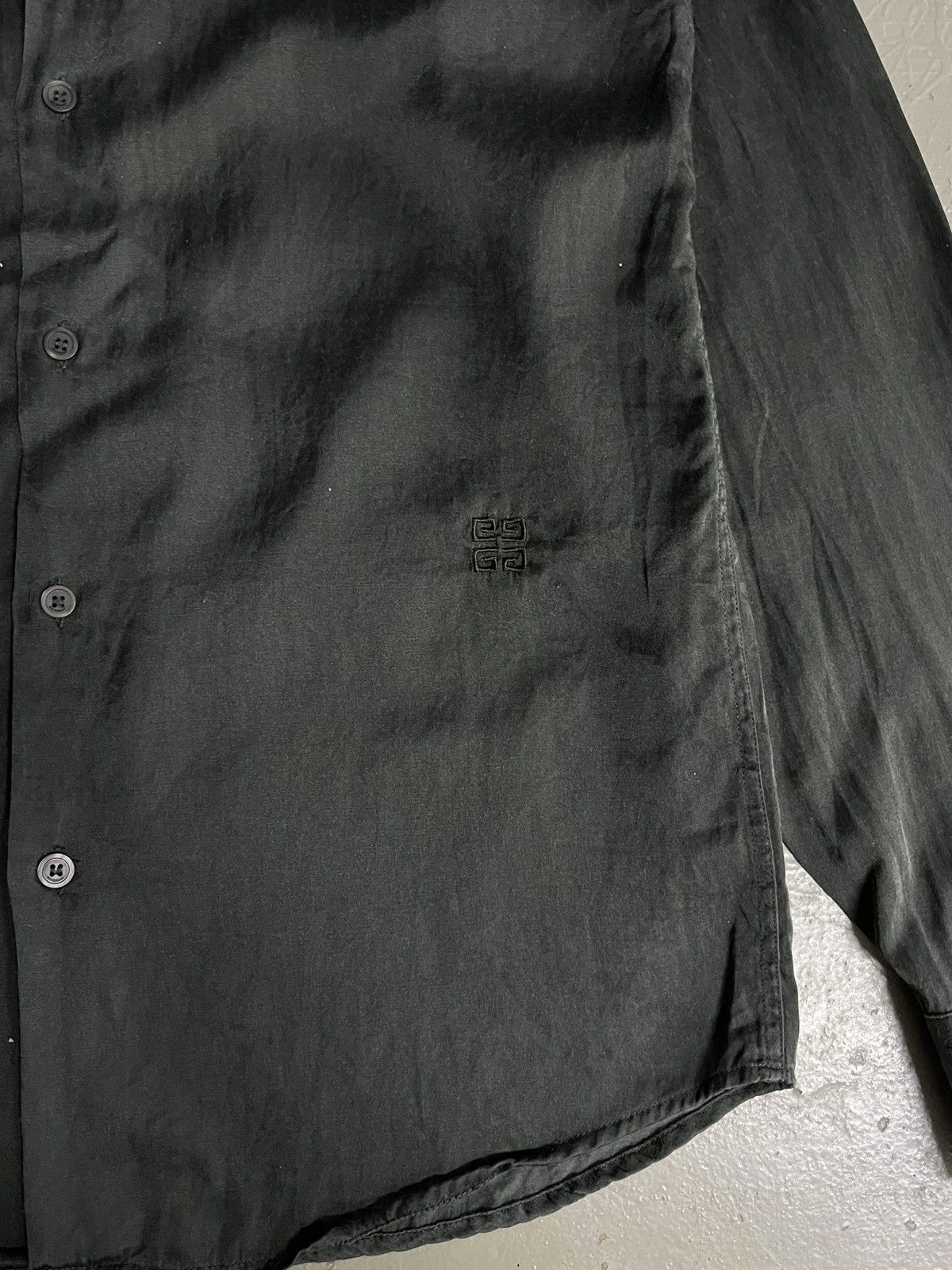 Givenchy SS2008 - Givenchy Men Black Silk Small Logo Button Up Shirt Size US M / EU 48-50 / 2 - 4 Thumbnail