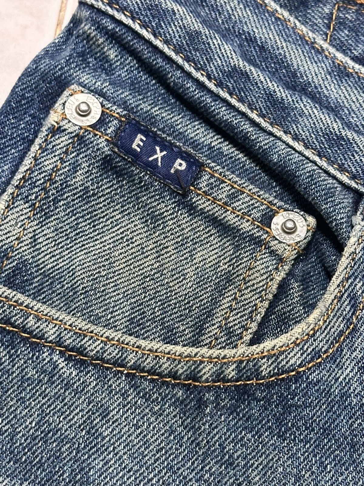 Express Express Vintage With Straight Loose Style and Faded Wash Size US 31 - 10 Thumbnail