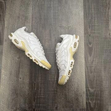 Nike NIKE • Air Max Plus "2018 Triple White" (13M) Size US 13 / EU 46 - 8 Thumbnail