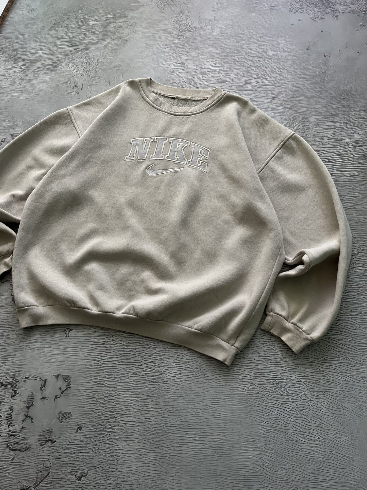 Nike Nike Vintage Big Logo Streetwear Sweatshirt Y2K Beige Size US L / EU 52-54 / 3 - 3 Thumbnail