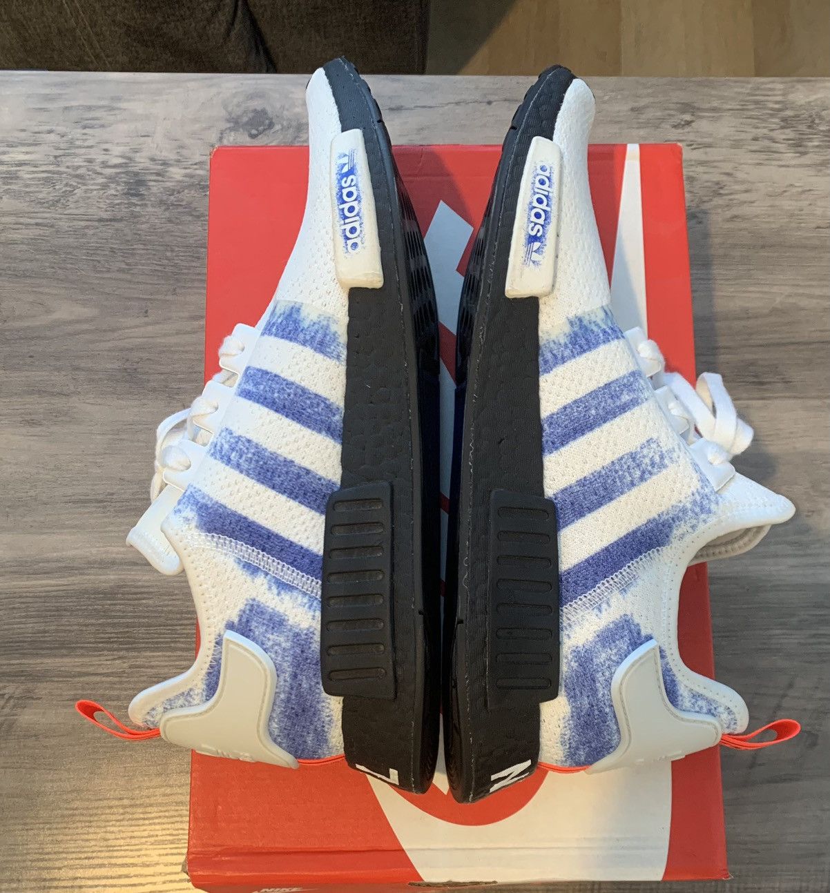 Adidas Size 13 Adidas NMD R1 ATL White Blue VNDS Worn 1-2x G28731 Size US 13 / EU 46 - 4 Thumbnail