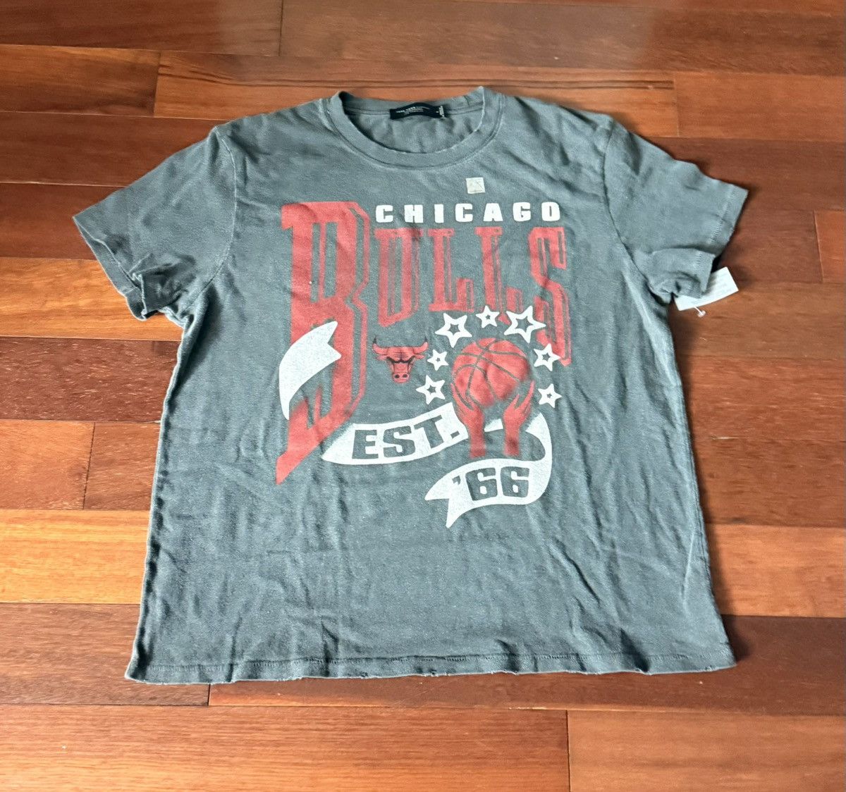 Junk Food Vintage Y2K Chicago Bulls Distressed Unisex T-Shirt Size US L / EU 52-54 / 3 - 1 Thumbnail