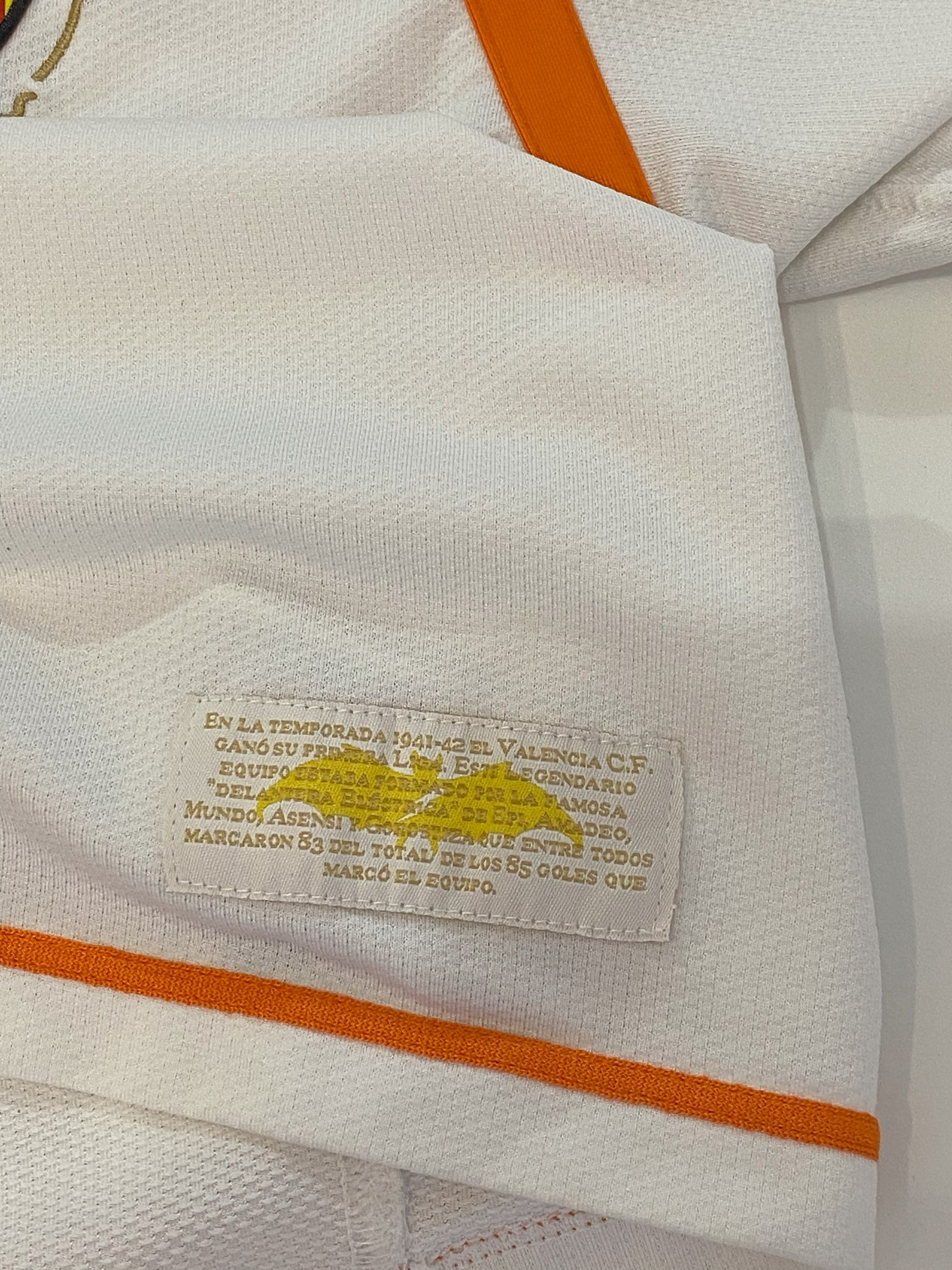 Nike Joaquin Valencia Cf Spain 2006/07 Home Jersey M Nike Size US M / EU 48-50 / 2 - 8 Thumbnail