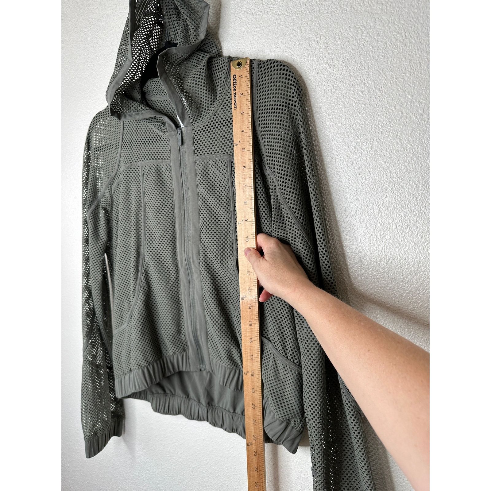 Lululemon Lululemon Sage Green Relaxed Mesh Hooded Front Zip Jacket 4 Size S / US 4 / IT 40 - 9 Thumbnail