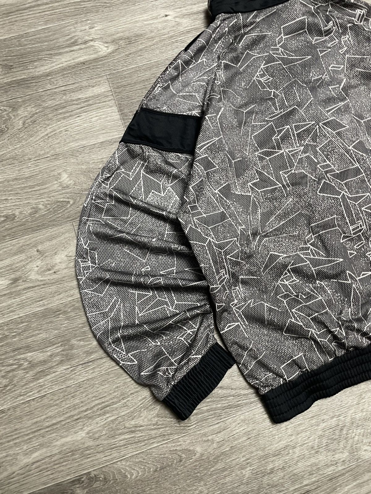 Umbro Vintage 90s Umbro Geometric Pattern Zip-Up Track Jacket Size US XL / EU 56 / 4 - 17 Thumbnail