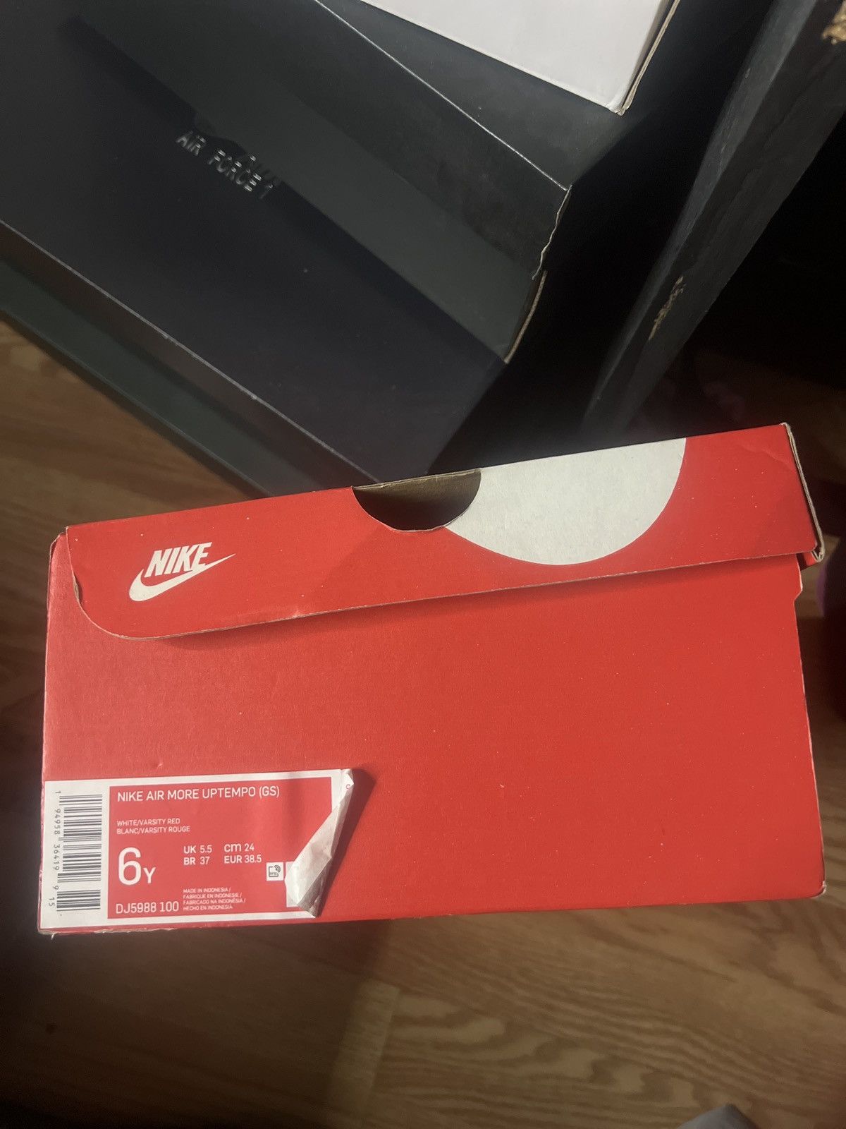 Nike NIKE AIR MORE UPTEMPO VARSITY RED Size US 6 / EU 39 - 8 Thumbnail