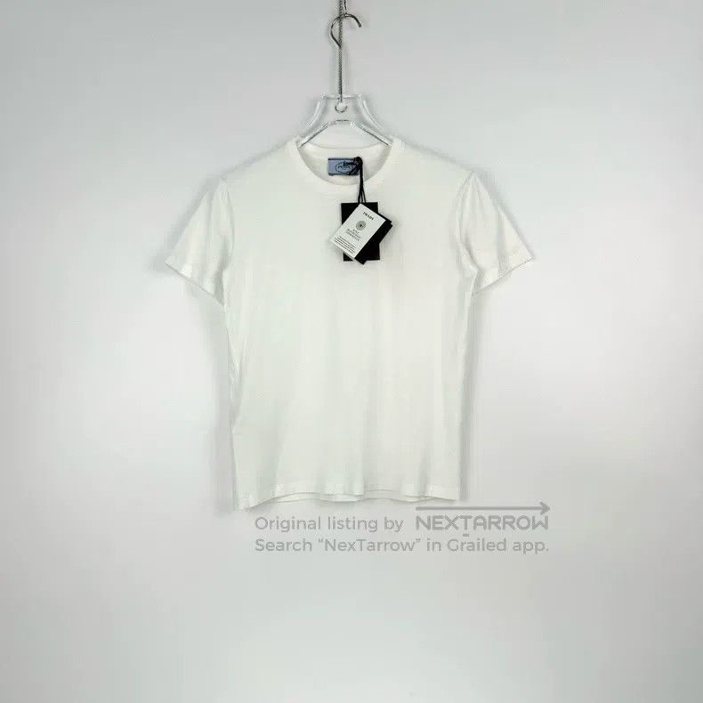 Prada Prada White cloth triangle label short sleeves Size US M / EU 48-50 / 2 - 3 Thumbnail
