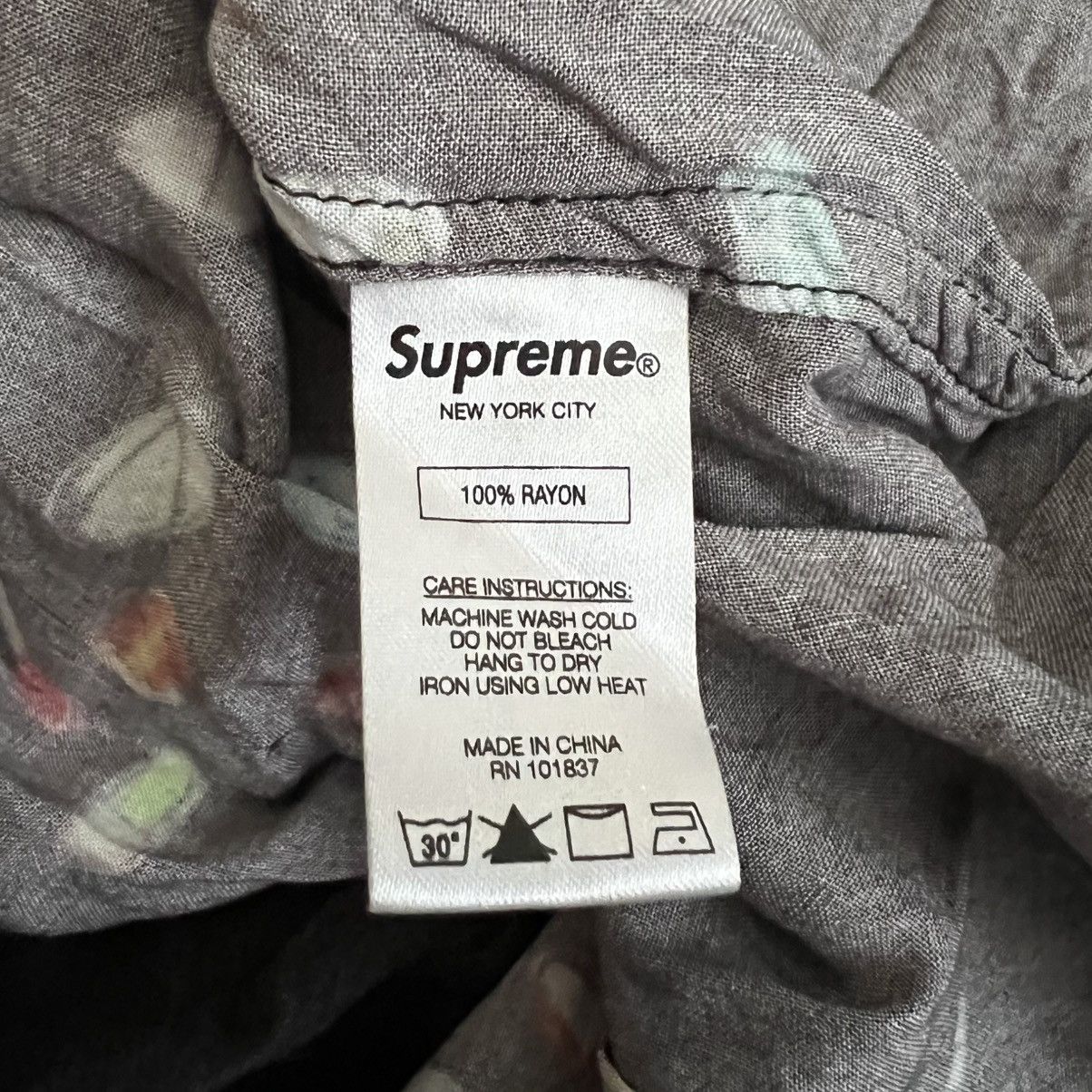 Supreme Supreme SS17 pills button up Size US M / EU 48-50 / 2 - 5 Thumbnail