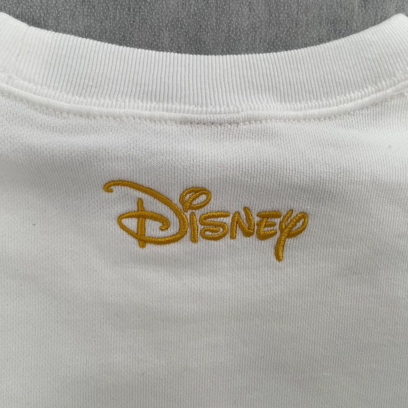 Uniqlo VINTAGE Uniqlo Disney Mickey Mouse Sweater Crew Neck Adult Large White Gold Knit Cotton Unisex Casual Size US L / EU 52-54 / 3 - 5 Thumbnail