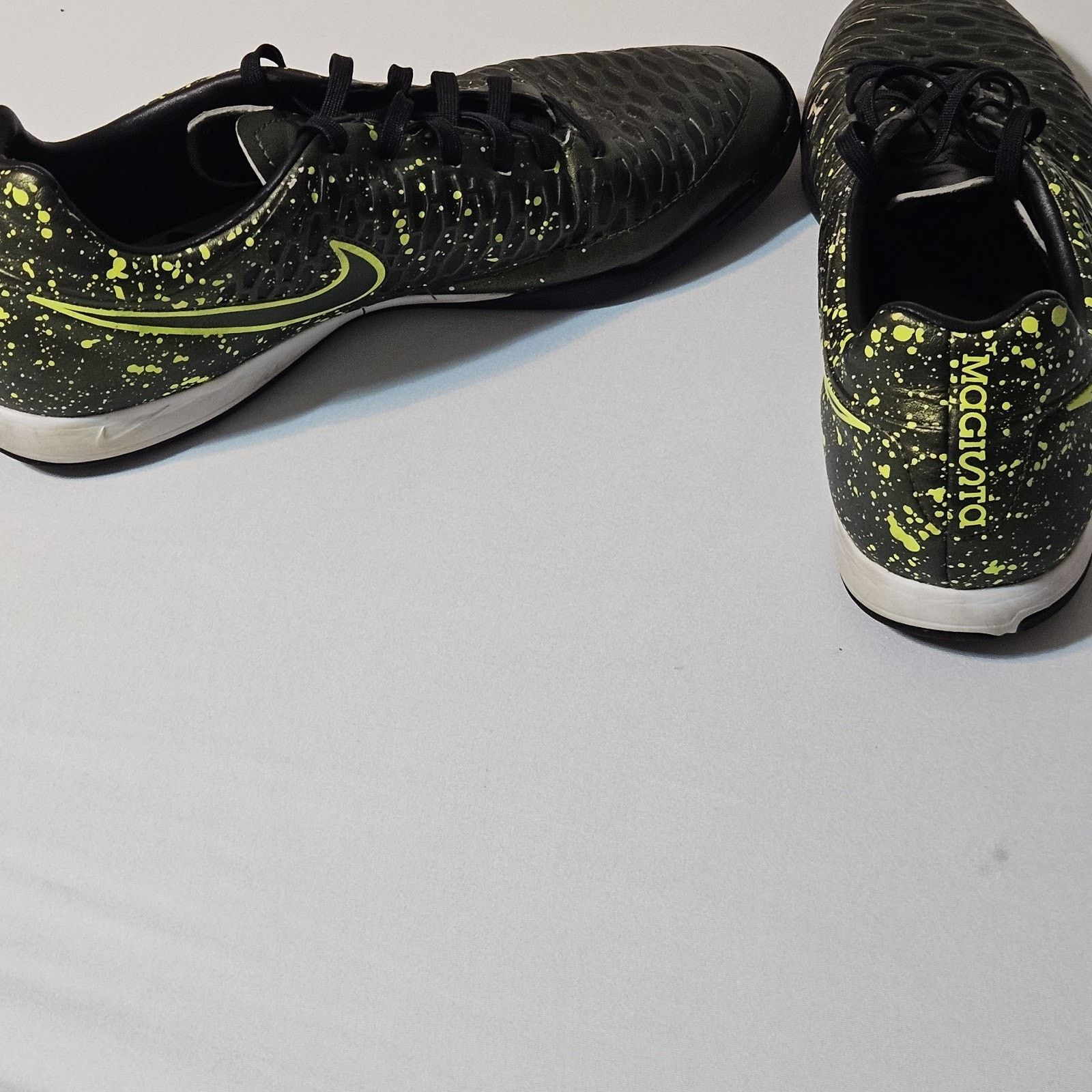Nike NIKE MAGISTA ONDA IC HYPER Sneakers Men's SIZE 10 EUC Size US 10 / EU 43 - 8 Thumbnail