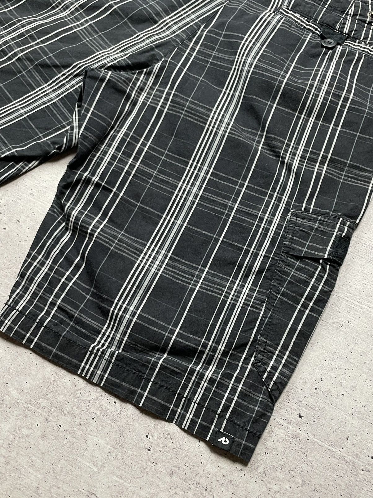 Nike × Vintage Nike Vintage Multi Pocket Cargo Shorts Size US 34 / EU 50 - 9 Thumbnail