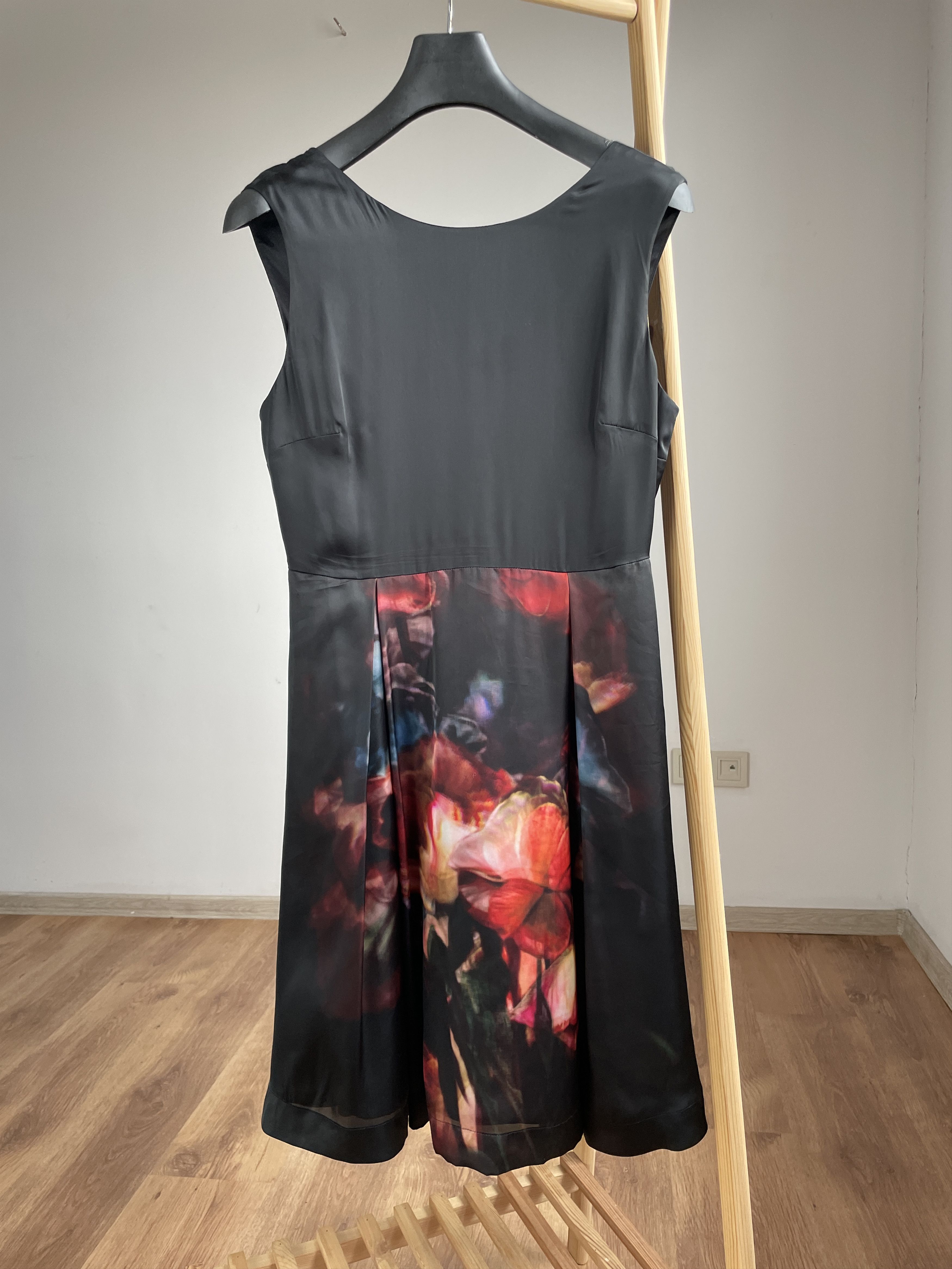 Ted Baker Ted Baker Marinka Floral Sleveless Midi Dress Size 3 Size M / US 6-8 / IT 42-44 - 1 Thumbnail