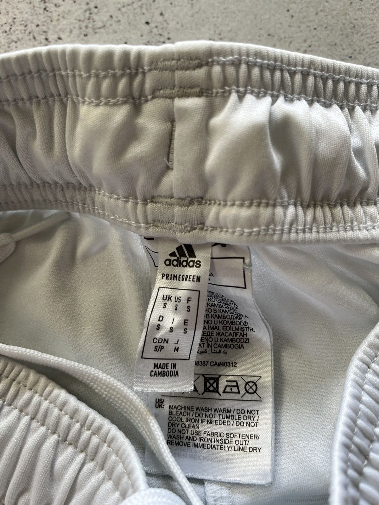 Adidas ADIDAS FC REAL MADRID HOME 2021/2022 FOOTBALL SHORTS SOCCER Size US 30 / EU 46 - 7 Thumbnail