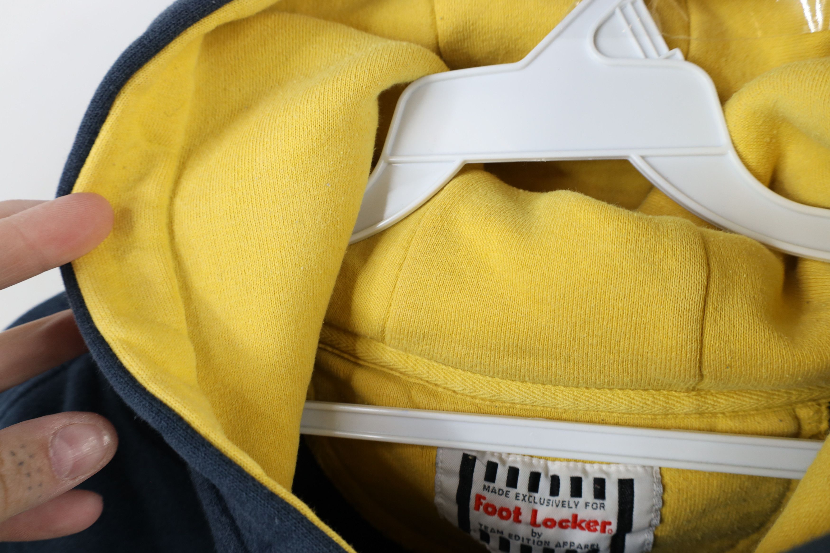 Vintage Vintage 90s University of Michigan Hoodie Sweatshirt Blue Size US L / EU 52-54 / 3 - 7 Thumbnail