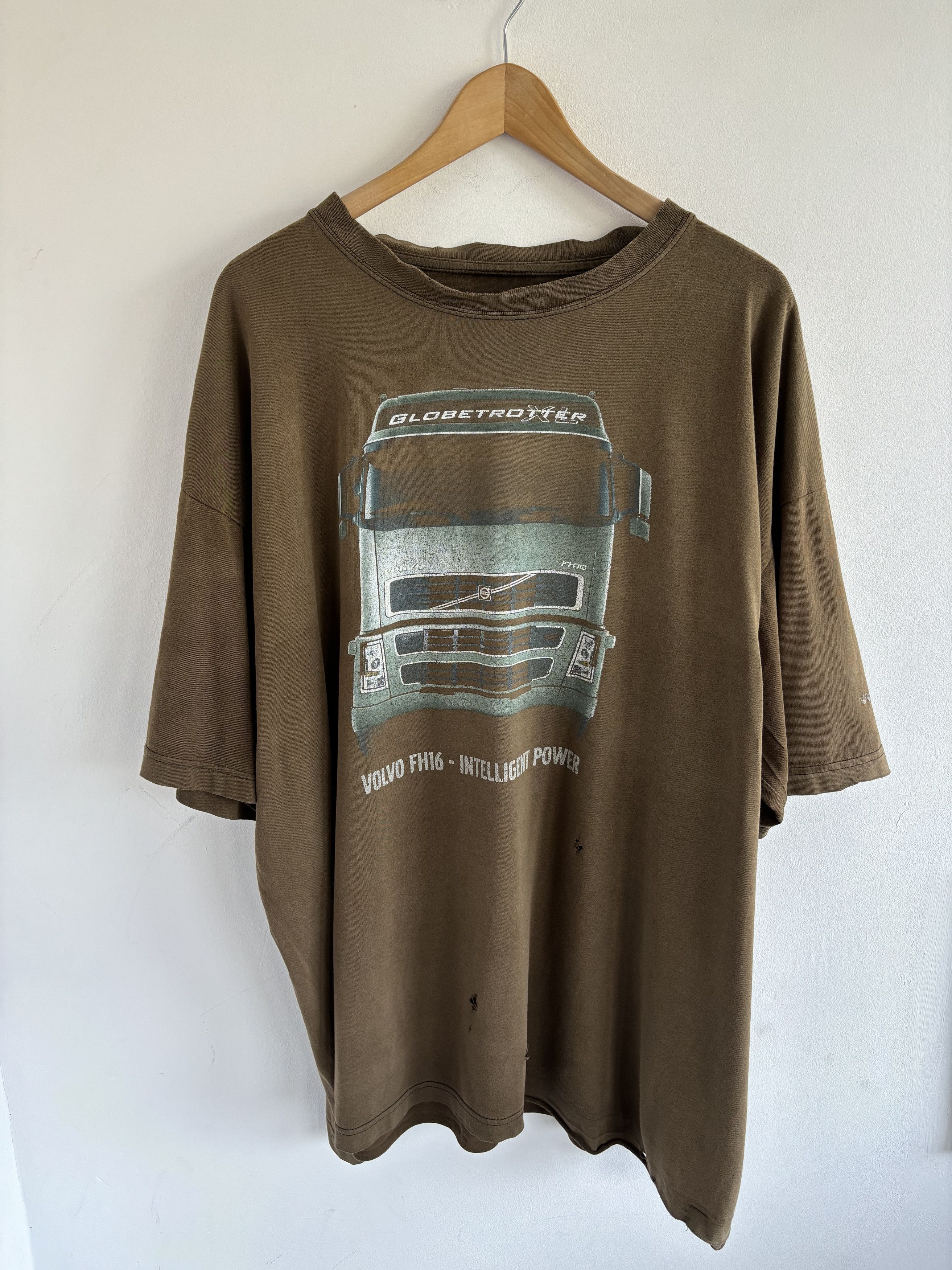 Vintage Vintage Volvo FH16 Truck Faded Oversized Tee Size US XXL / EU 58 / 5 - 1 Thumbnail