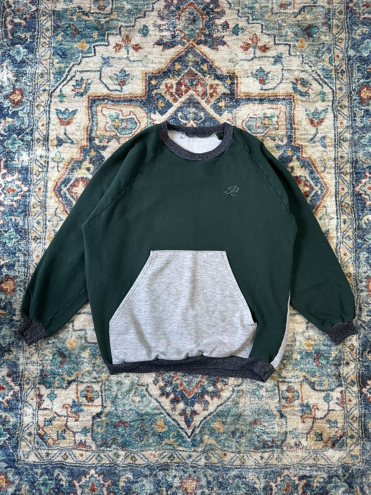 Vintage Vintage Split Colour Crewneck Size XL Size US XL / EU 56 / 4 - 1 Thumbnail
