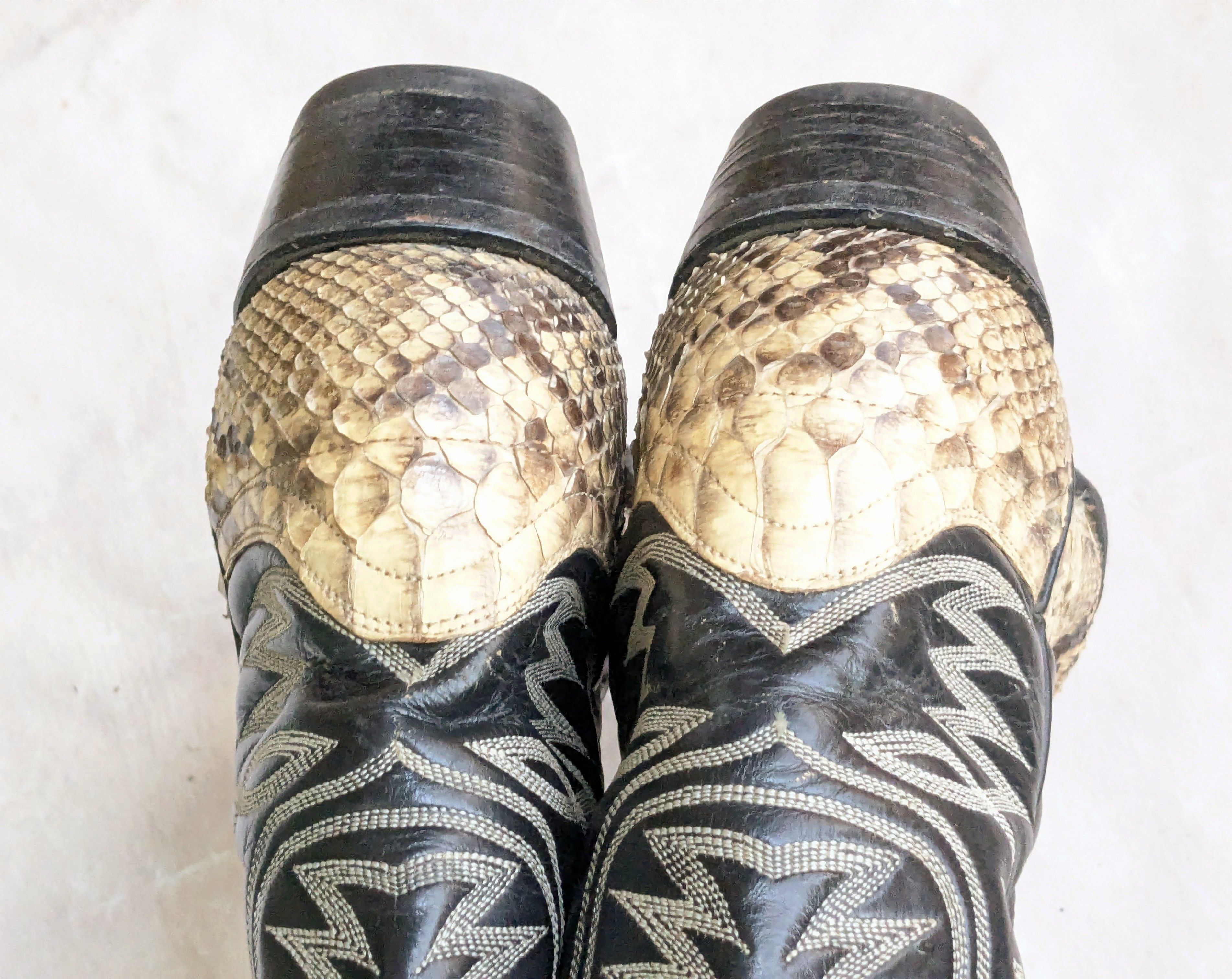 Genuine Leather Cowtown Python Cowboy Boots 9 D Black Snakeskin Size US 9 / EU 42 - 10 Thumbnail