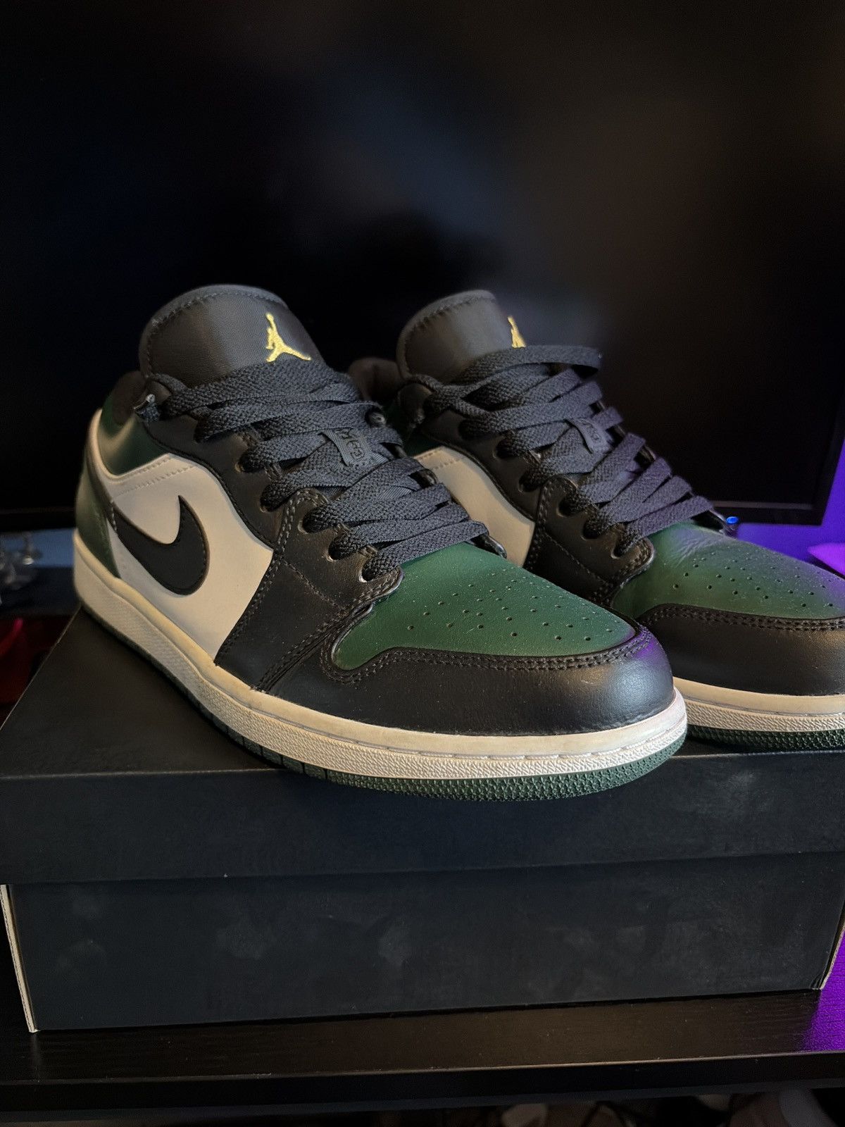 Jordan Brand Jordan 1 low green toe Size US 10.5 / EU 43-44 - 1 Thumbnail