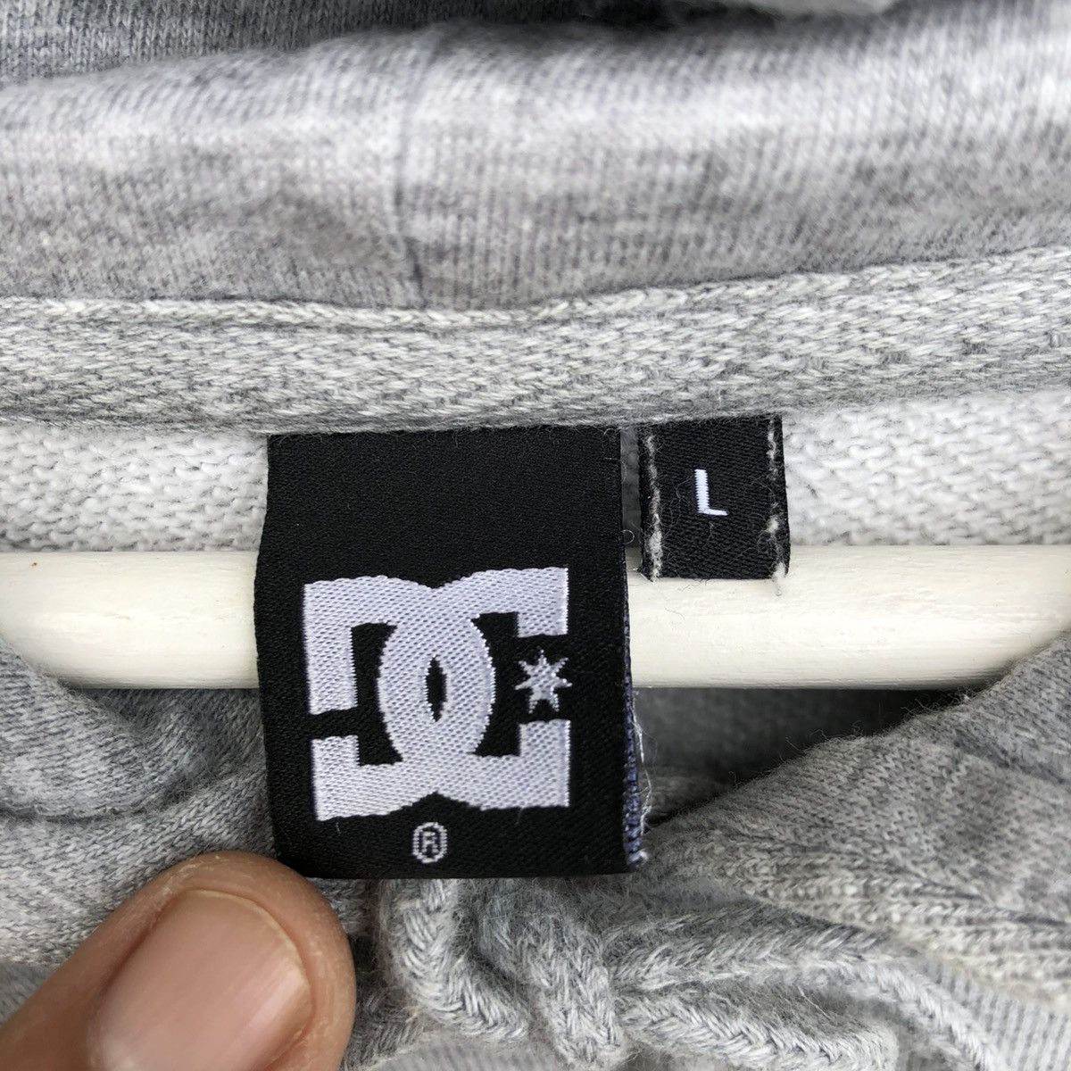 DC Vintage Dc Shoes Hoodie Pullover Skateboard Sweatshirt Size US L / EU 52-54 / 3 - 5 Thumbnail