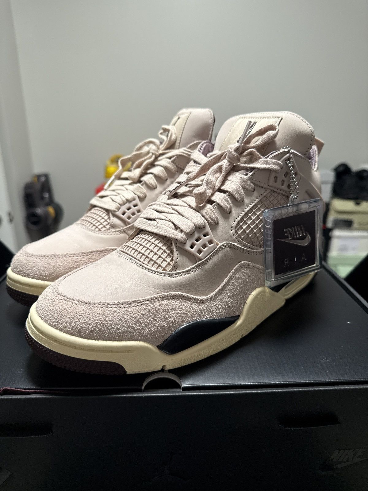 A Ma Maniere × Jordan Brand Women’s A Ma Maniére x Air Jordan 4 W.Y.W.S Size US 11 / EU 44 - 12 Thumbnail