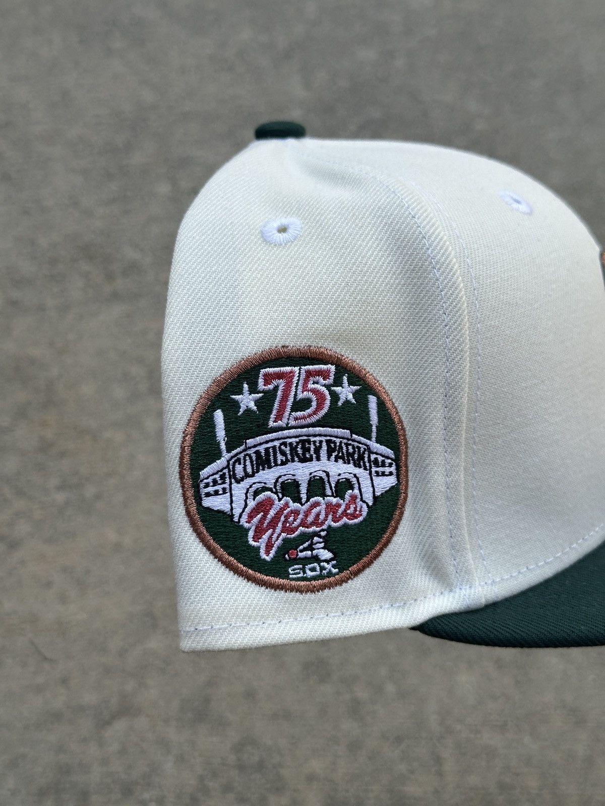 MLB × New Era Chicago White Sox Chrome White Two Tone Fitted Hat 7 1/4 Size ONE SIZE - 2 Thumbnail