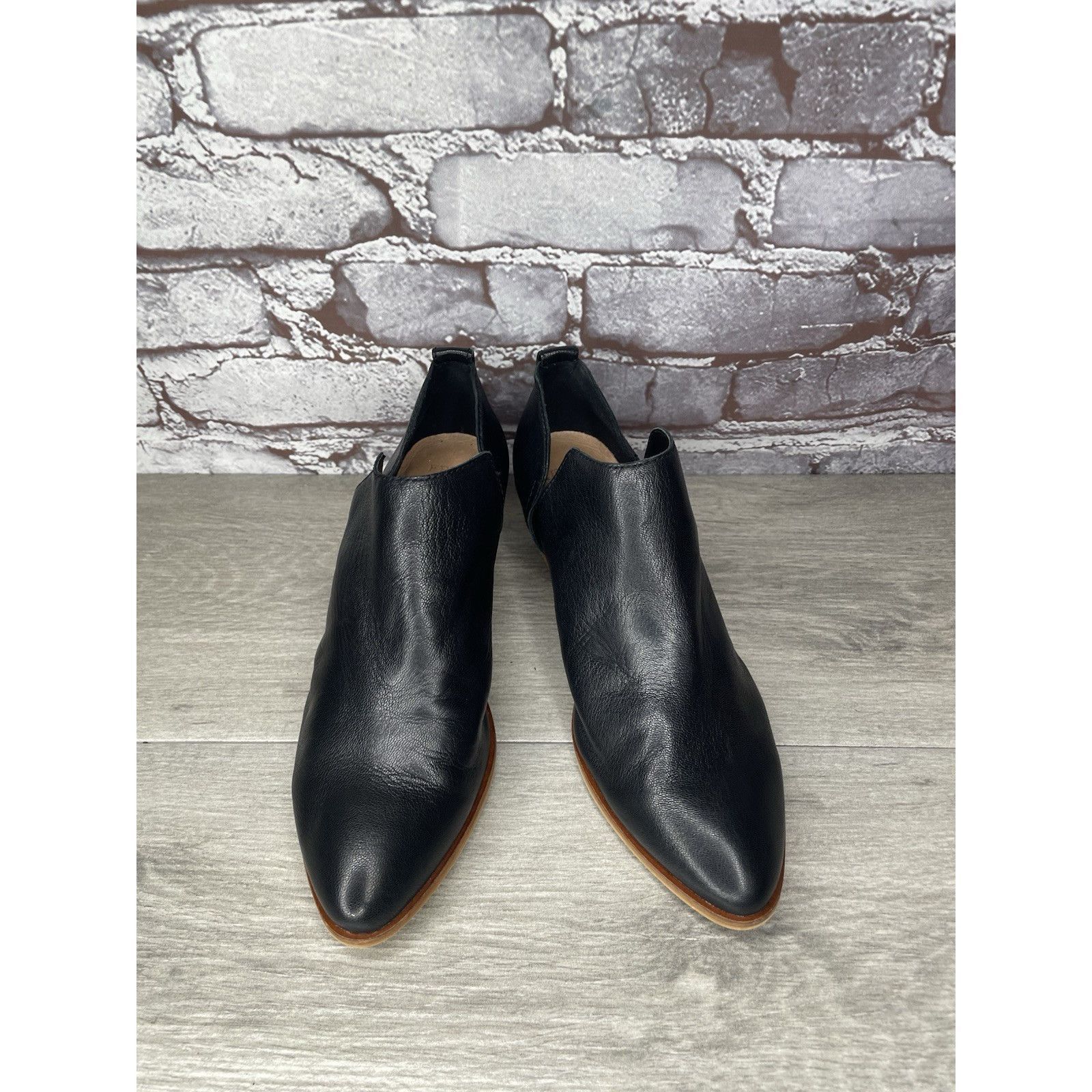 Frye Frye and Co. Rubie Black Leather Slip On V Cut Out Sides Hee Size US 7.5 / IT 37.5 - 8 Thumbnail