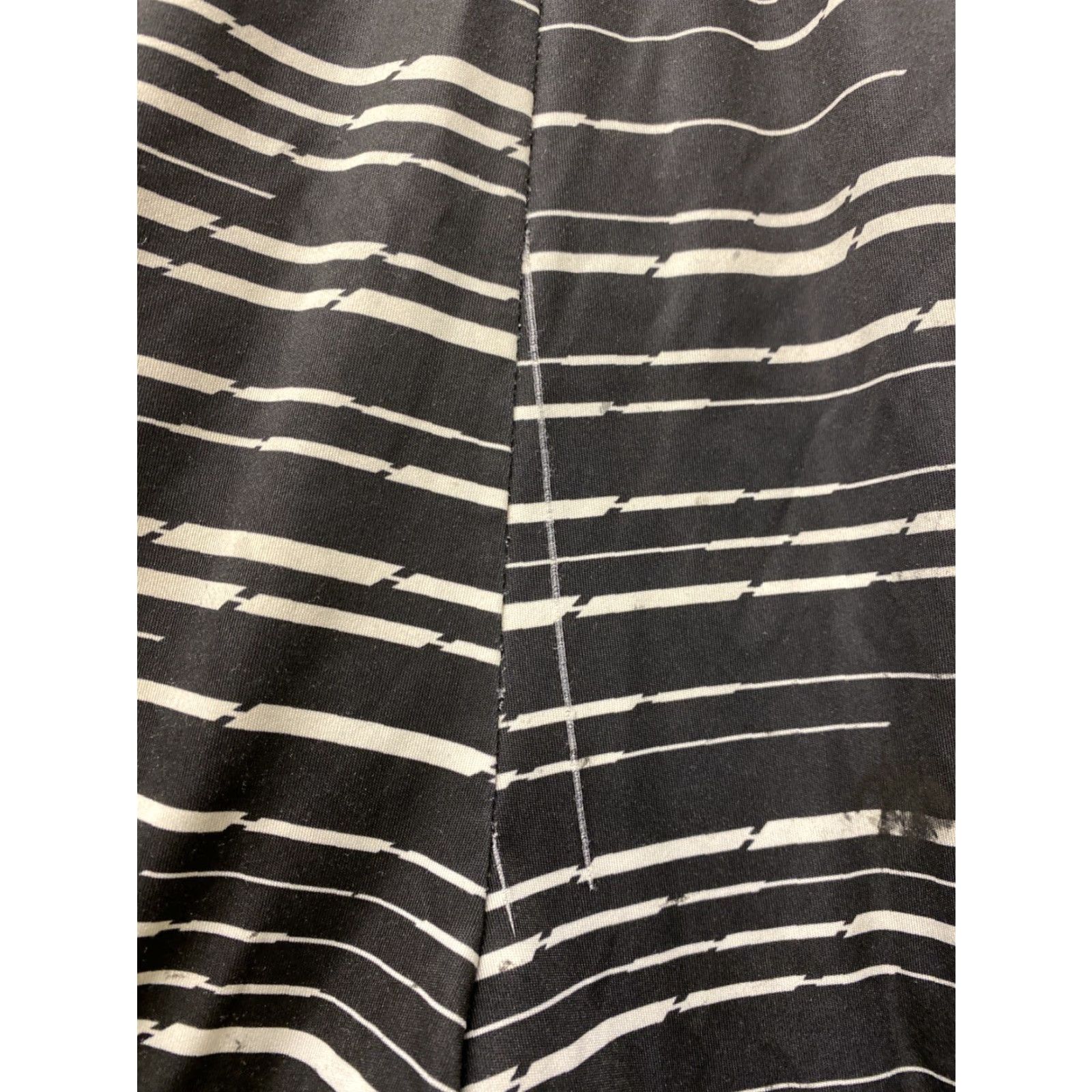 Nike Nike Dri Fit Striped Black White Gray Shorts Small Soft / 135-23 Mens Size US 29 - 5 Thumbnail