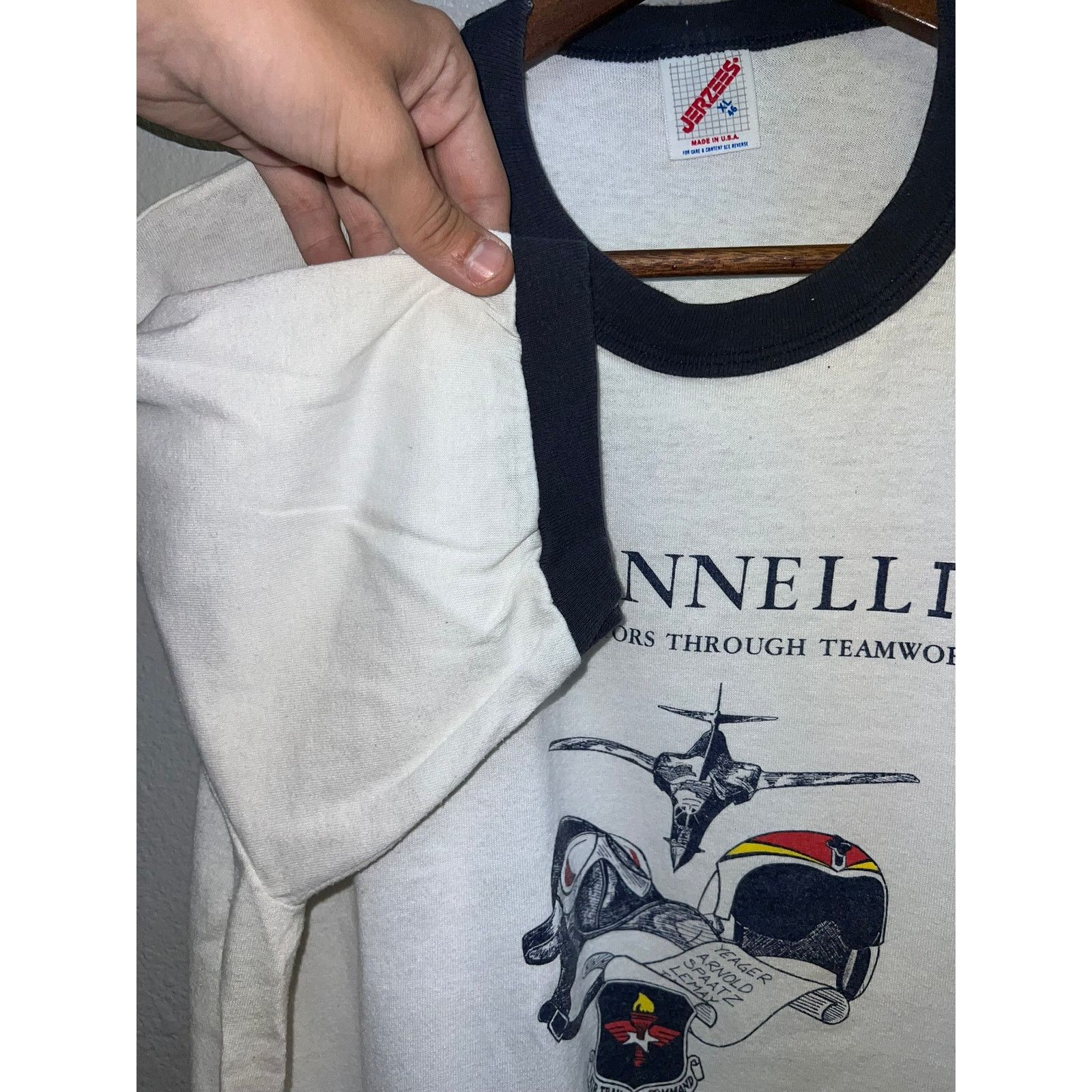 Jerzees Vintage Air Force Pilot Shirt McConnell II USAF 80s Large Size US L / EU 52-54 / 3 - 6 Thumbnail