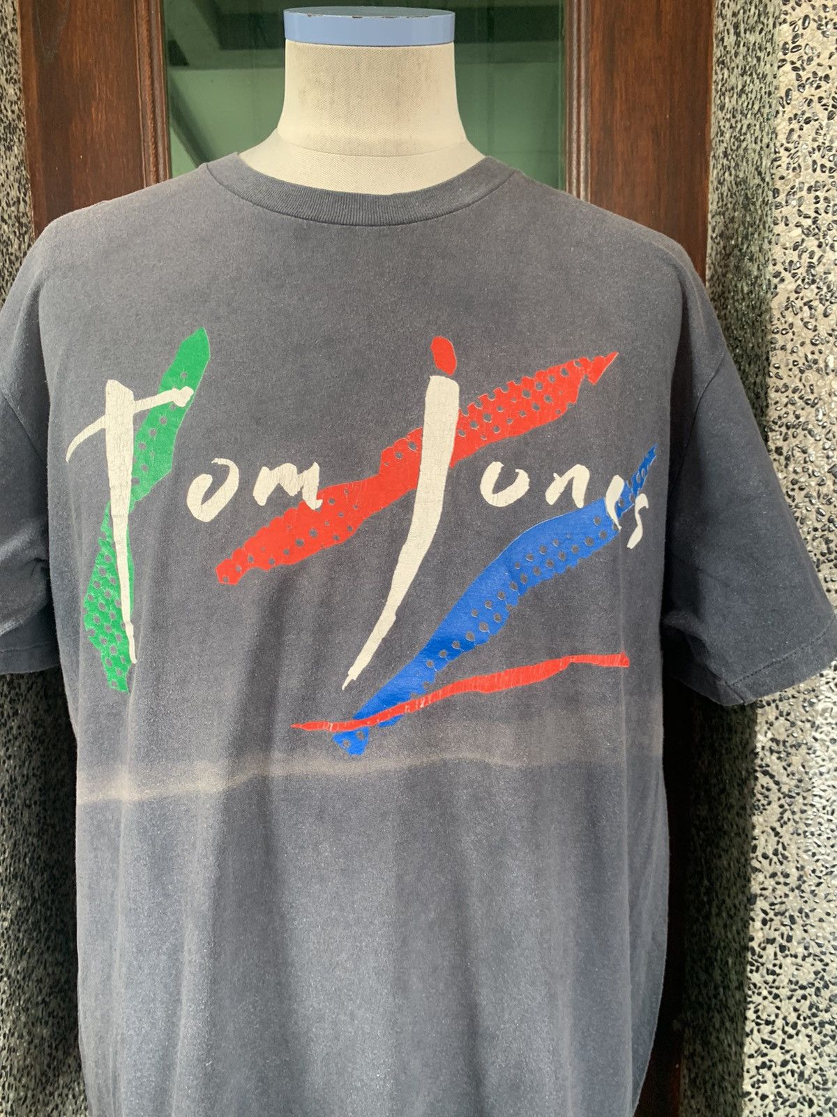 Vintage Vintage 90s Tom Jones Welsh Singer T shirt Size US XXL / EU 58 / 5 - 2 Thumbnail