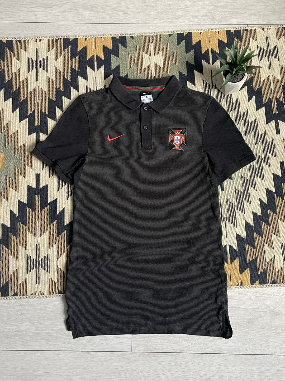 Nike Vintage Nike Portugal Blockcore Soccer Jersey Polo Size US S / EU 44-46 / 1 - 1 Thumbnail