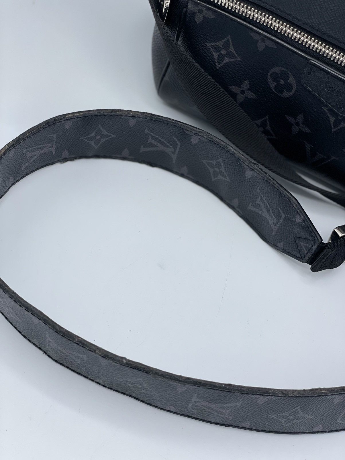 Louis Vuitton Taiga Monogram Eclipse Outdoor Messenger Black Size ONE SIZE - 8 Thumbnail