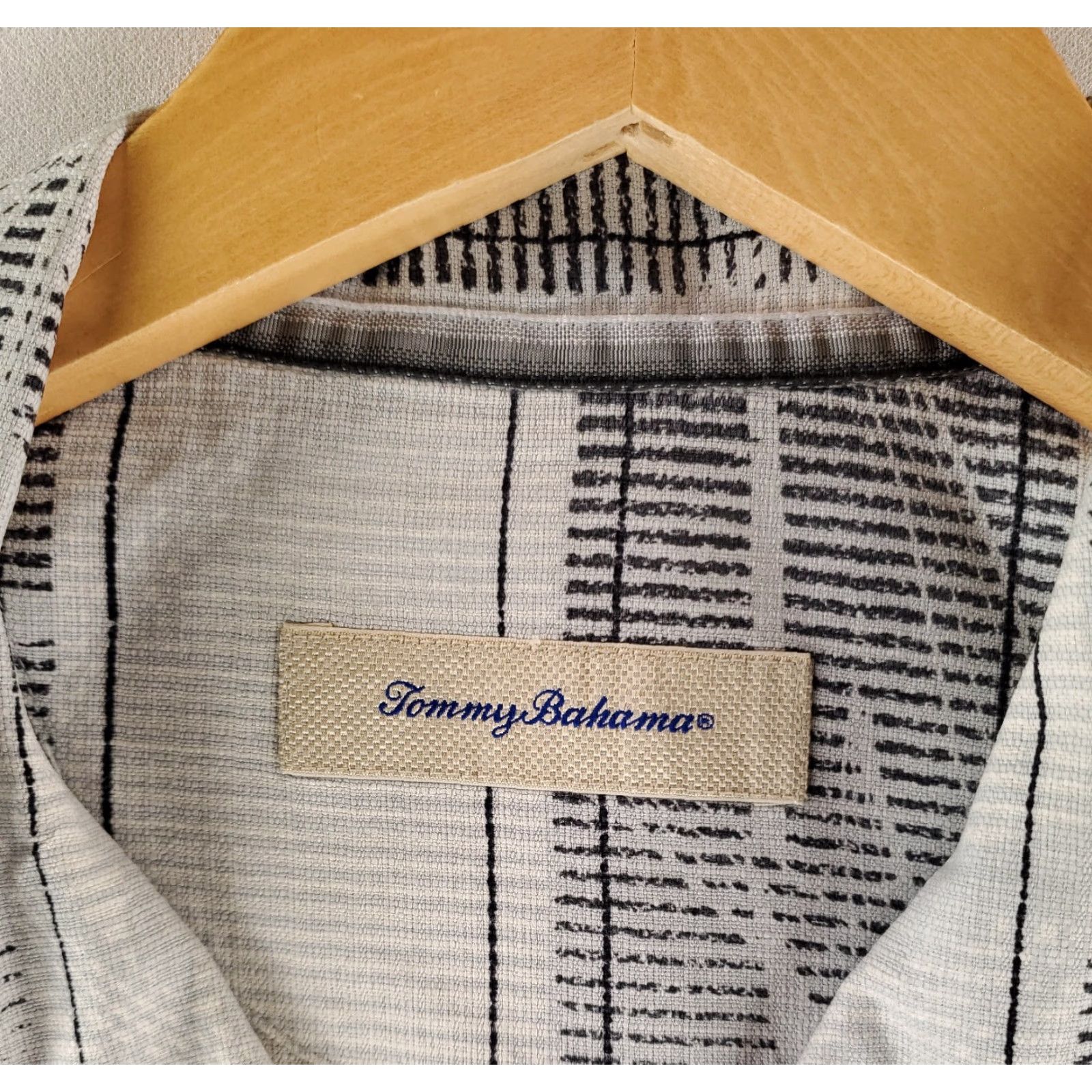 Tommy Bahama Tommy Bahama Shirt Button-Up XL Mens Gray Silk Palm Fronds Hawaiian Size US XL / EU 56 / 4 - 2 Thumbnail