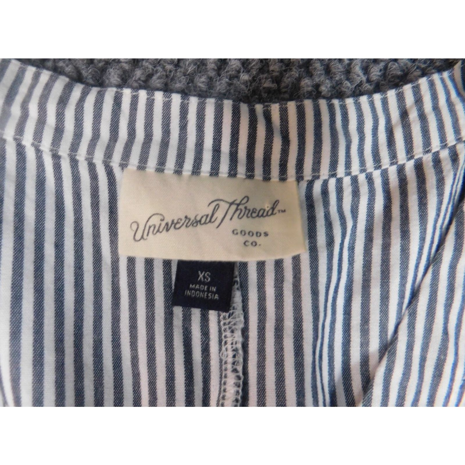 Vintage Universal Thread Womens Blouse XS Gray Striped Crew Neck Button Down Short Sleeve Casual Regular Ruffle Size XS / US 0-2 / IT 36-38 - 5 Thumbnail