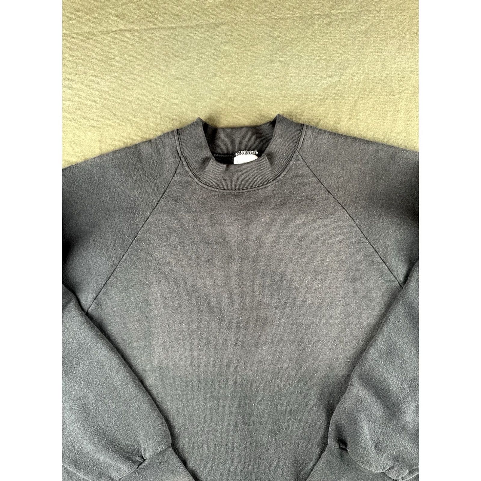 Fruit Of The Loom VINTAGE Fruit of the Loom Sweatshirt Crew Neck Black Large Mens 80s USA Classic Pullover Knit Raglan Sleeve Vintage Relaxed Fit Size US L / EU 52-54 / 3 - 4 Thumbnail