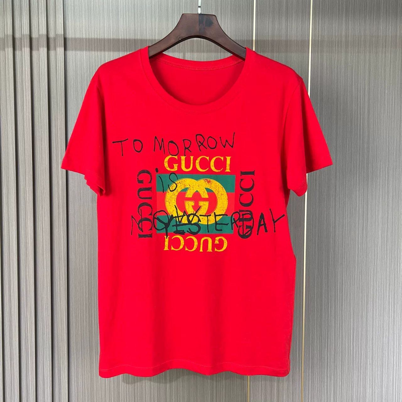 Gucci Gucci Square Graffiti Letter Short Sleeve Size XS / US 0-2 / IT 36-38 - 1 Thumbnail