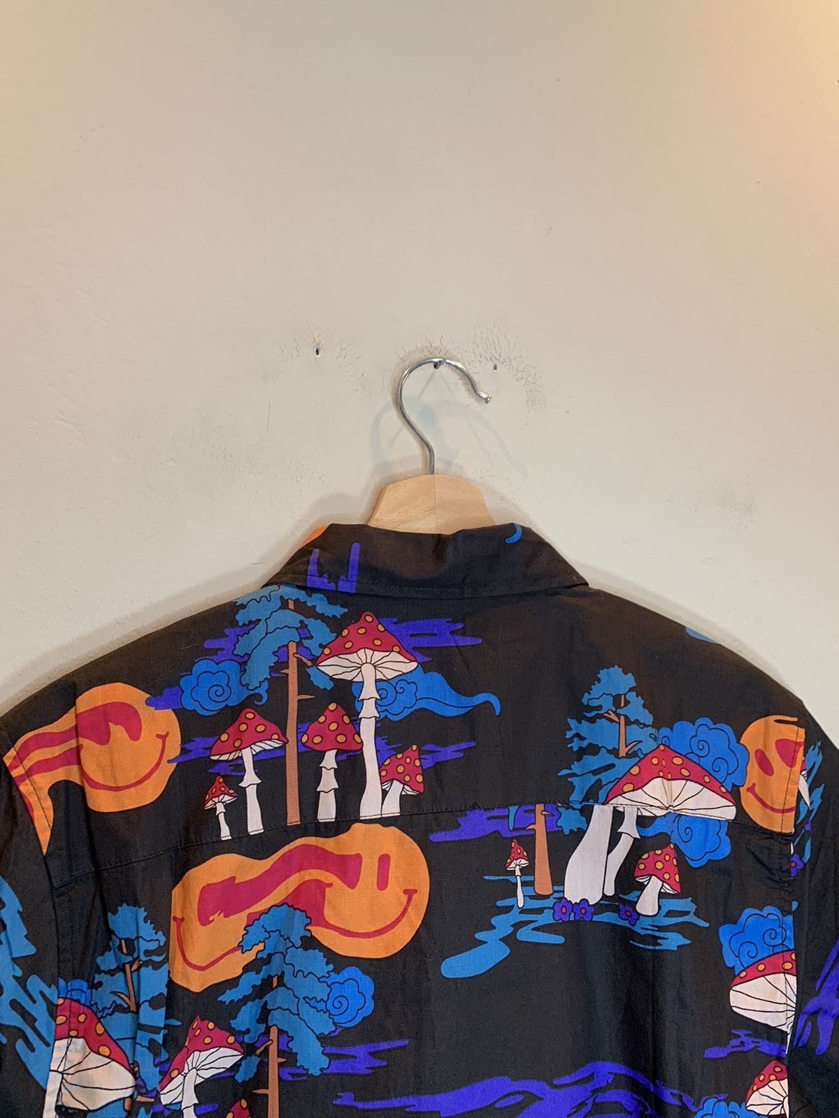 NEFF *RARE* New NEFF Mushroom Forest Smiley Face Button Shirt - M Size US M / EU 48-50 / 2 - 6 Thumbnail