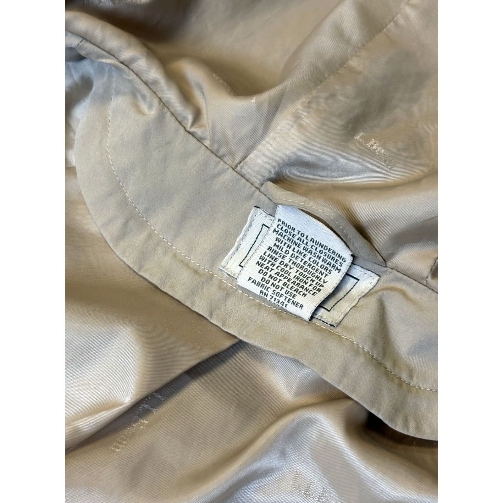 Vintage VINTAGE L.L. Bean All Weather Hooded Trench Rain Coat Lined Beige Women’s Size 1x Size XL / US 12-14 / IT 48-50 - 7 Thumbnail