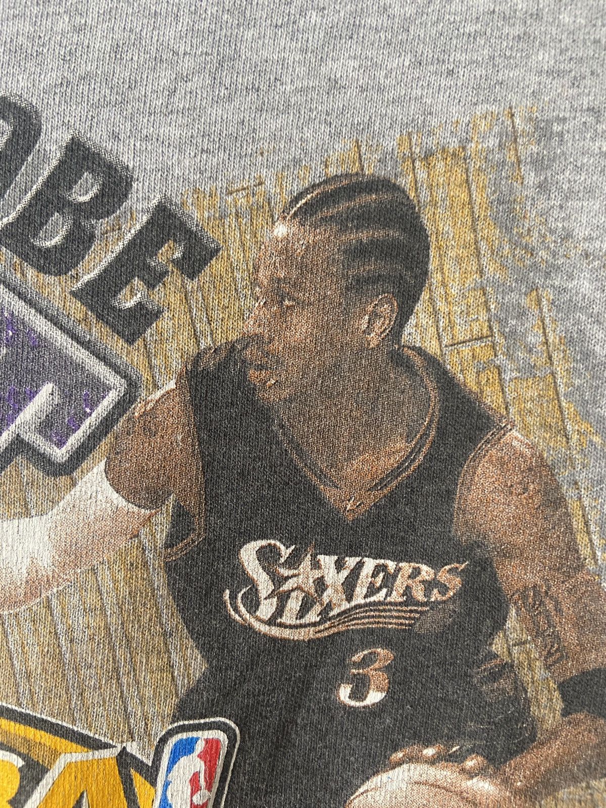 Vintage Vintage 2001 NBA Finals Kobe Bryant Allen Iverson tee shirt Size US L / EU 52-54 / 3 - 4 Thumbnail