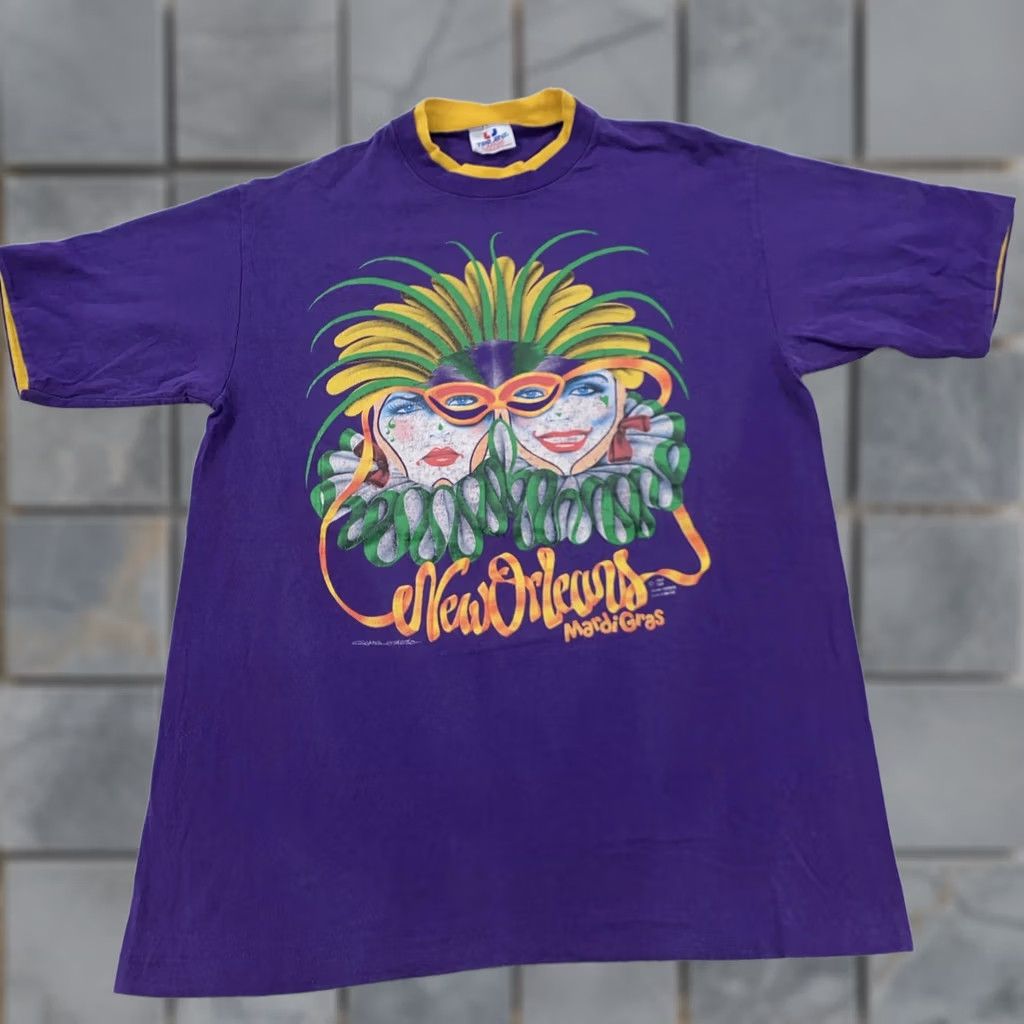 TEE JAYS VINTAGE Tee Jays Purple Mardi Gras Shirt Mens L 90s Festival Masquerade Graphic Print Crew Neck Short Sleeve USA Size US L / EU 52-54 / 3 - 1 Thumbnail