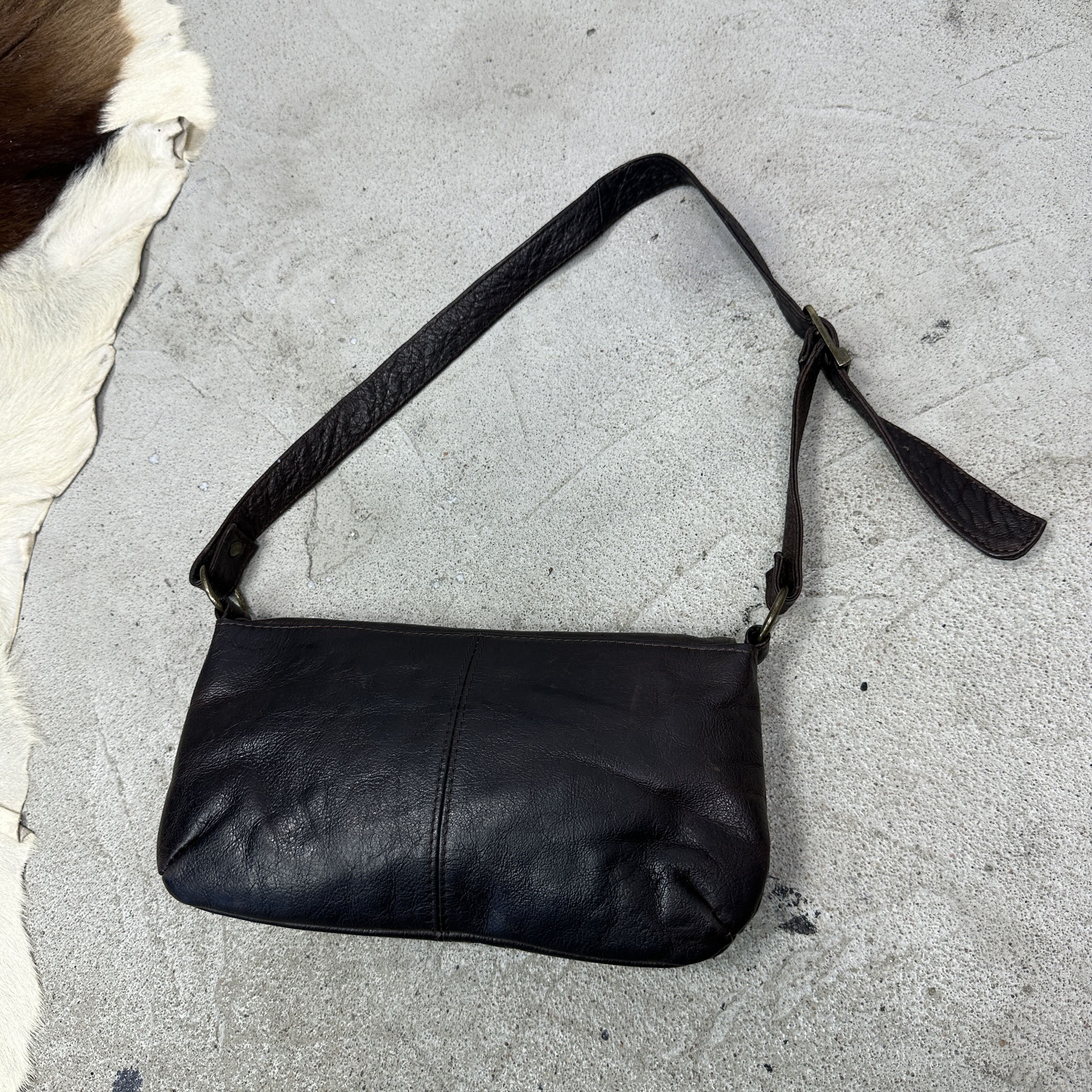Vintage Vintage Leather Buckled Baguette Shoulder Bag Y2K Size ONE SIZE - 5 Thumbnail