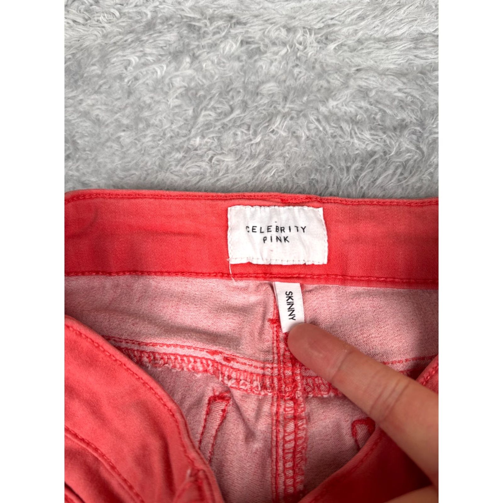 Vintage Celebrity Pink Jeans Junior 1 Coral Denim Skinny Cotton Blend Mid Rise 26x30 Womens Jeans Size 25" / US 0 / IT 36 - 6 Thumbnail